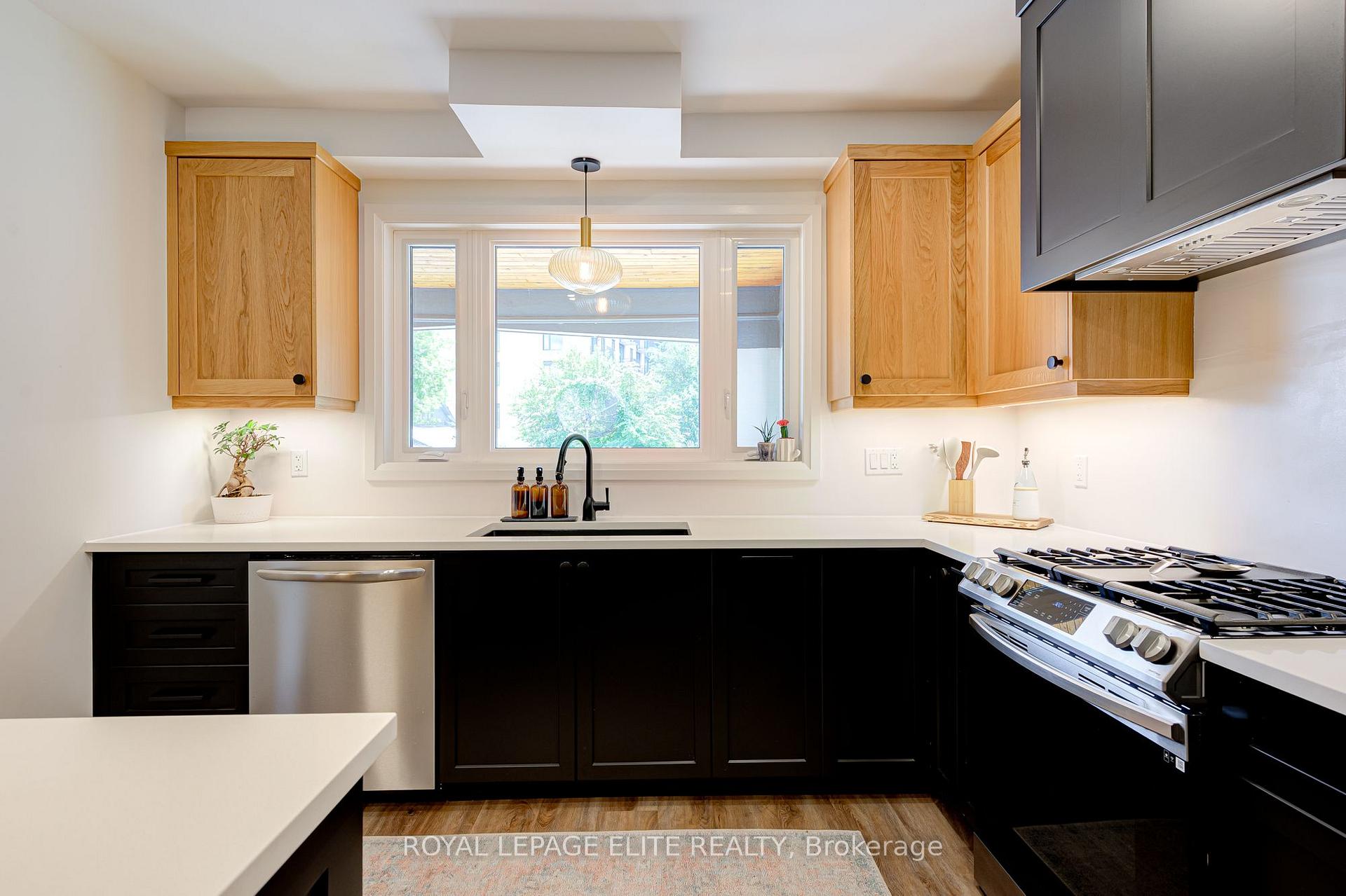 Photo 15 of 24 Stahl Avenue, Kitchener, Mount Hope Huron Park — HOMEH