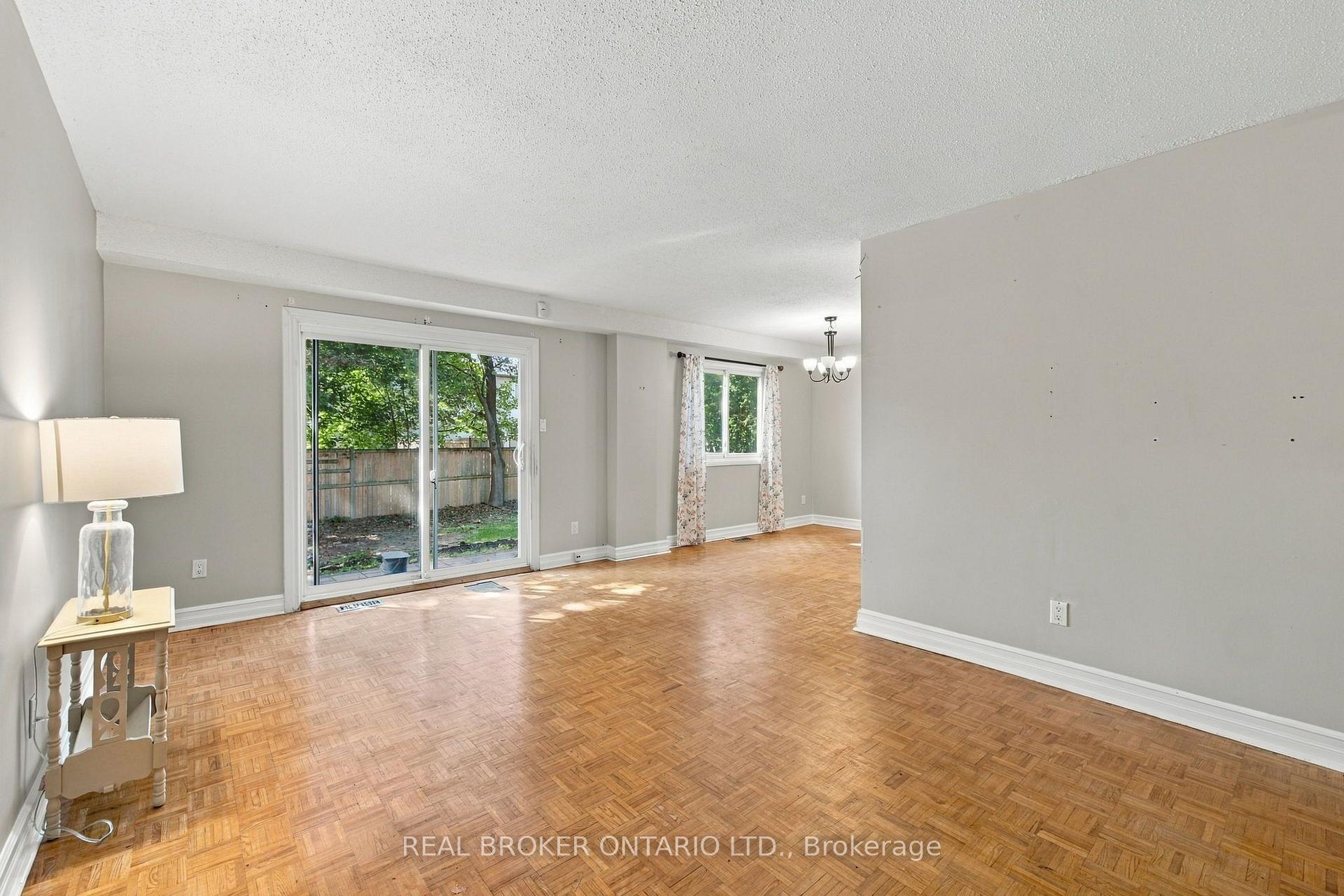 Photo 5 of 60 Tybalt Crescent, Ottawa, Westcliffe Estates — HOMEH