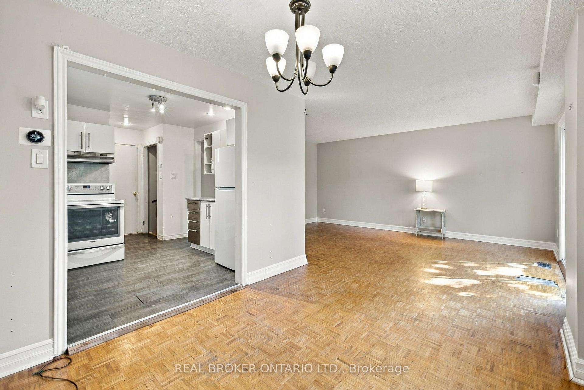 Photo 10 of 60 Tybalt Crescent, Ottawa, Westcliffe Estates — HOMEH