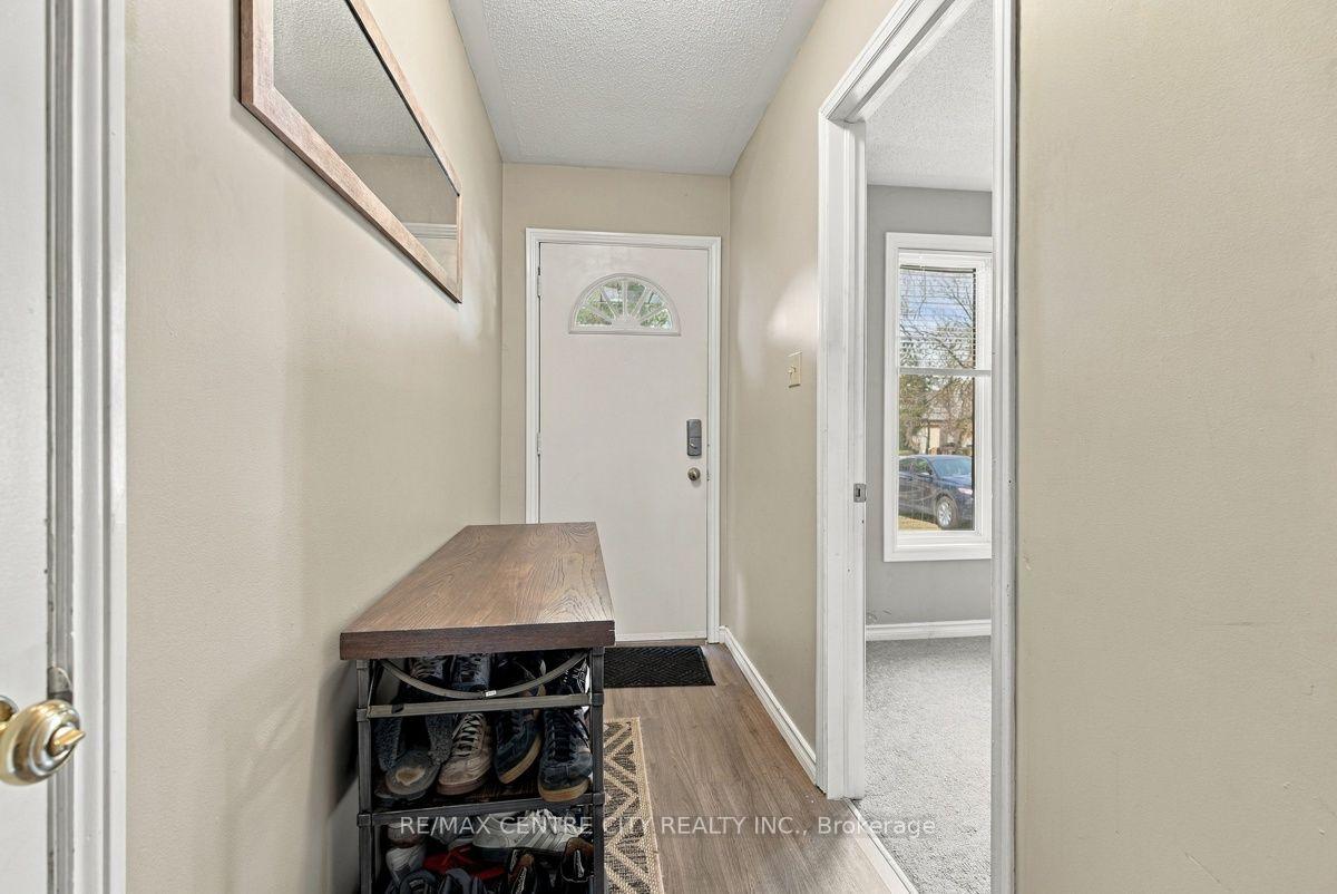 Photo 7 of 215 Walmer Grove, London, North K — HOMEH