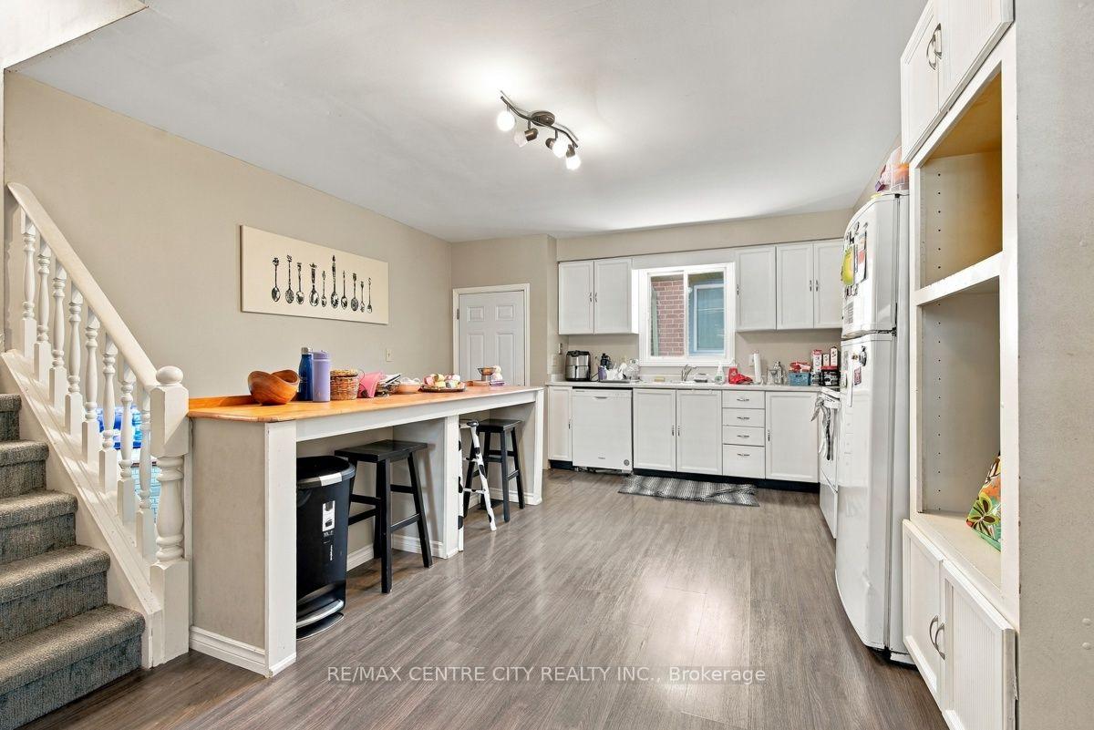Photo 10 of 215 Walmer Grove, London, North K — HOMEH