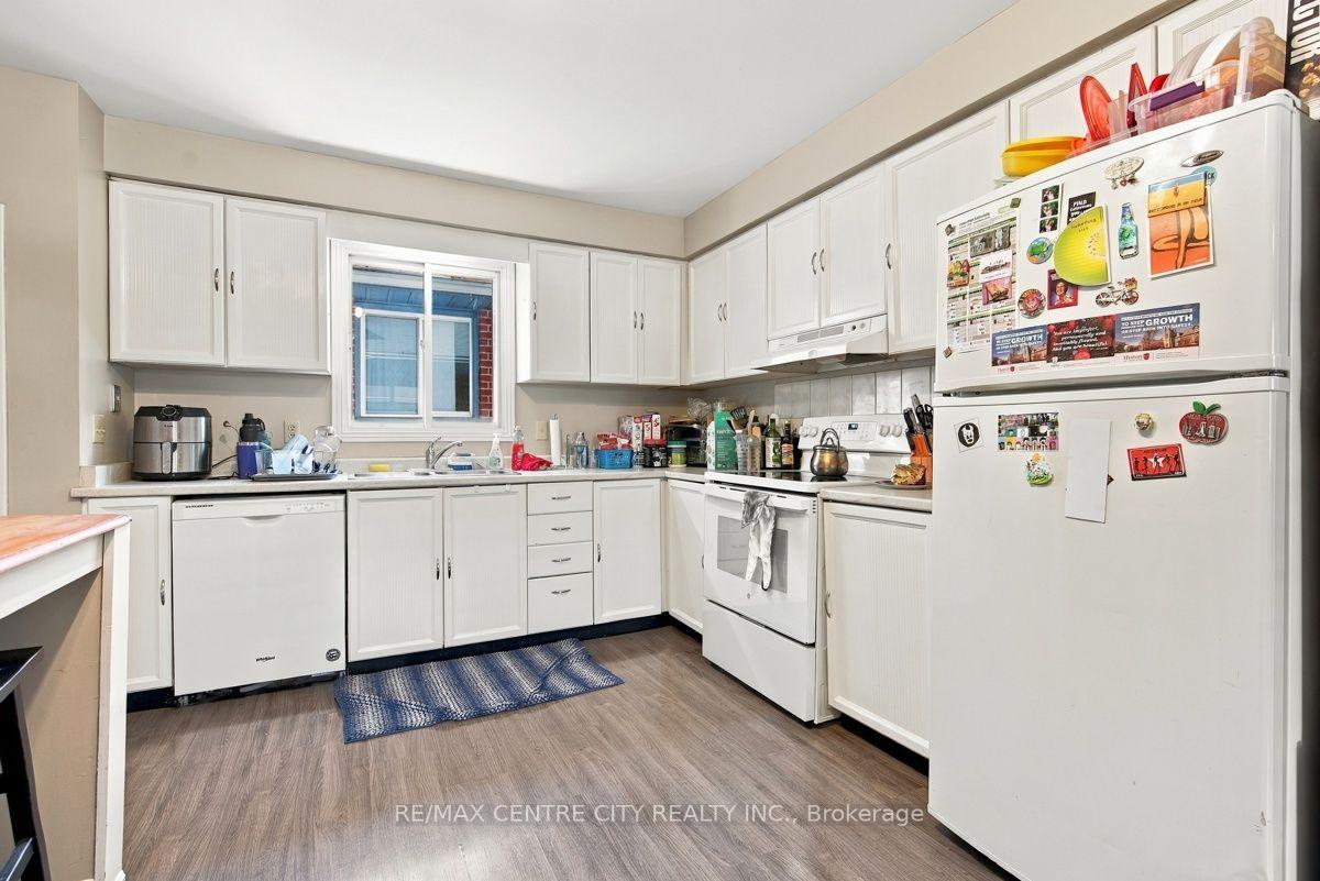 Photo 12 of 215 Walmer Grove, London, North K — HOMEH