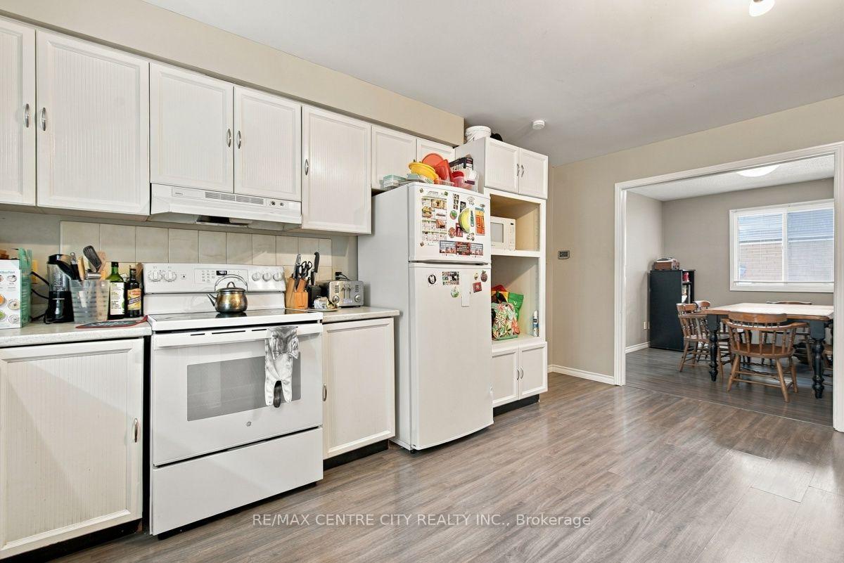 Photo 13 of 215 Walmer Grove, London, North K — HOMEH
