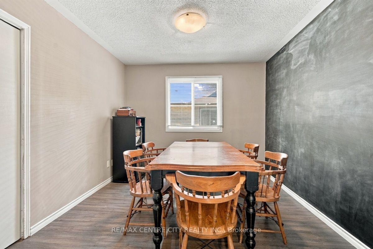 Photo 14 of 215 Walmer Grove, London, North K — HOMEH