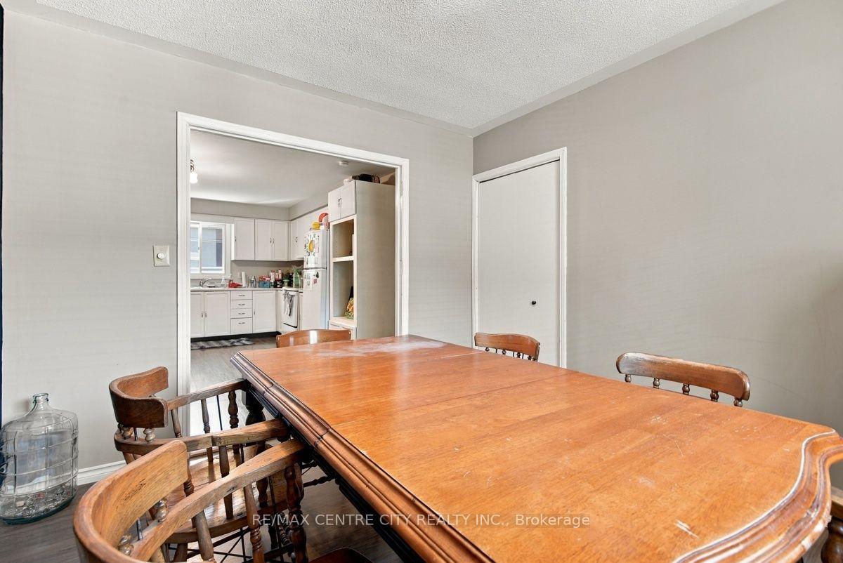 Photo 15 of 215 Walmer Grove, London, North K — HOMEH