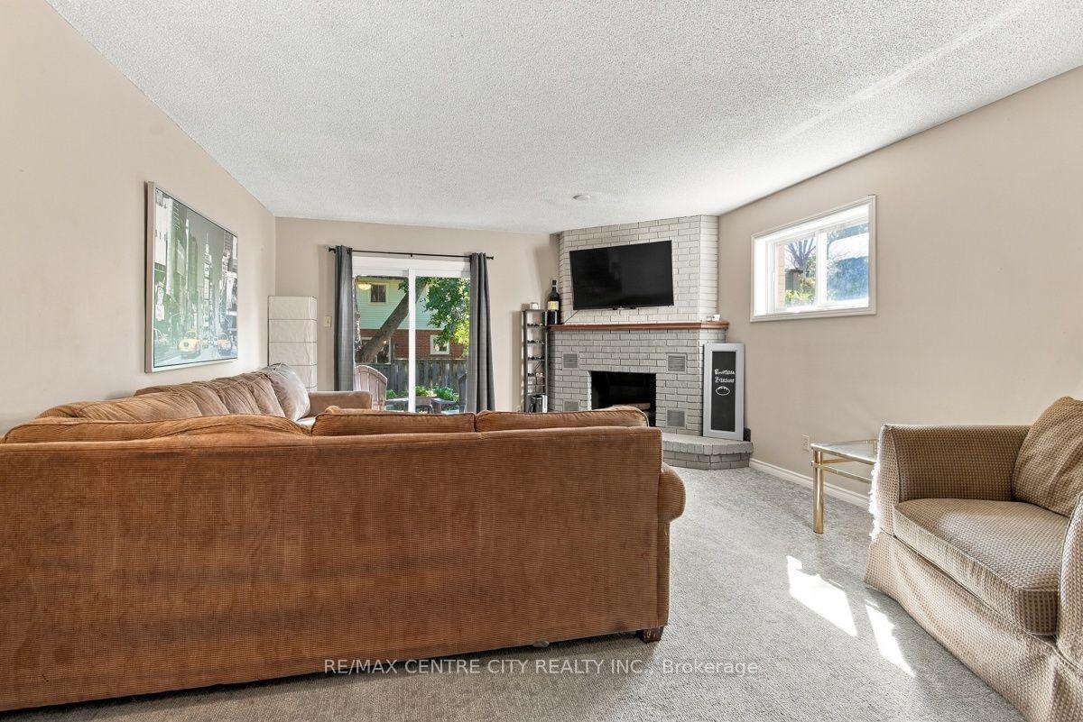 Photo 16 of 215 Walmer Grove, London, North K — HOMEH
