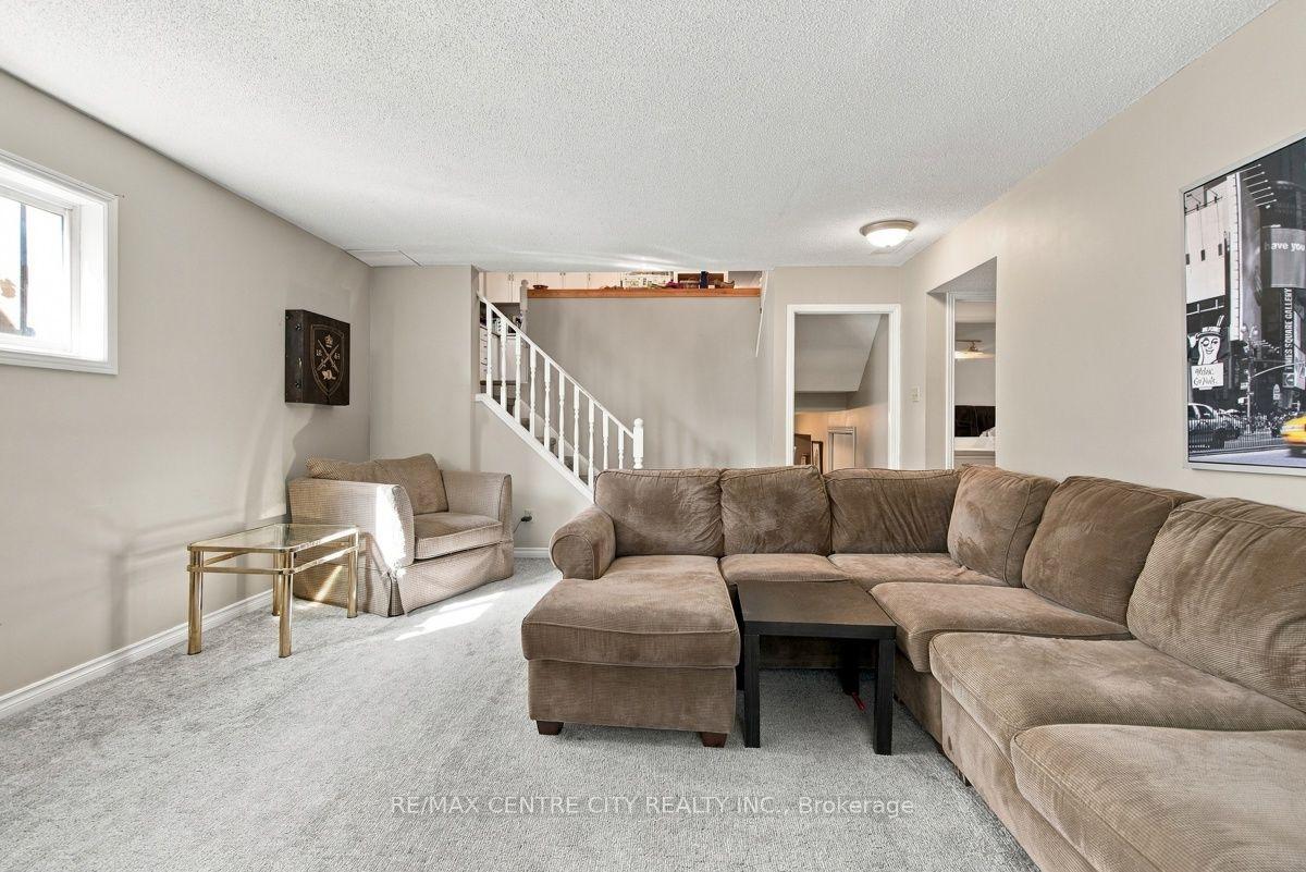 Photo 20 of 215 Walmer Grove, London, North K — HOMEH