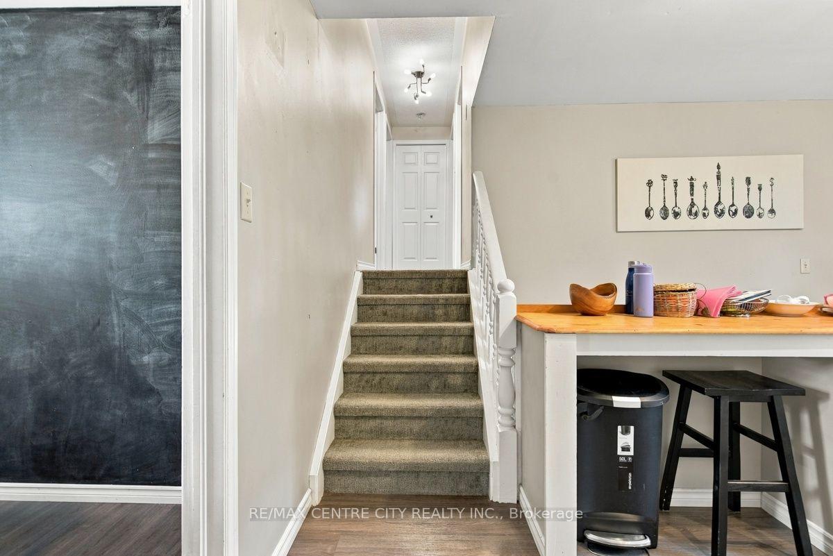 Photo 21 of 215 Walmer Grove, London, North K — HOMEH