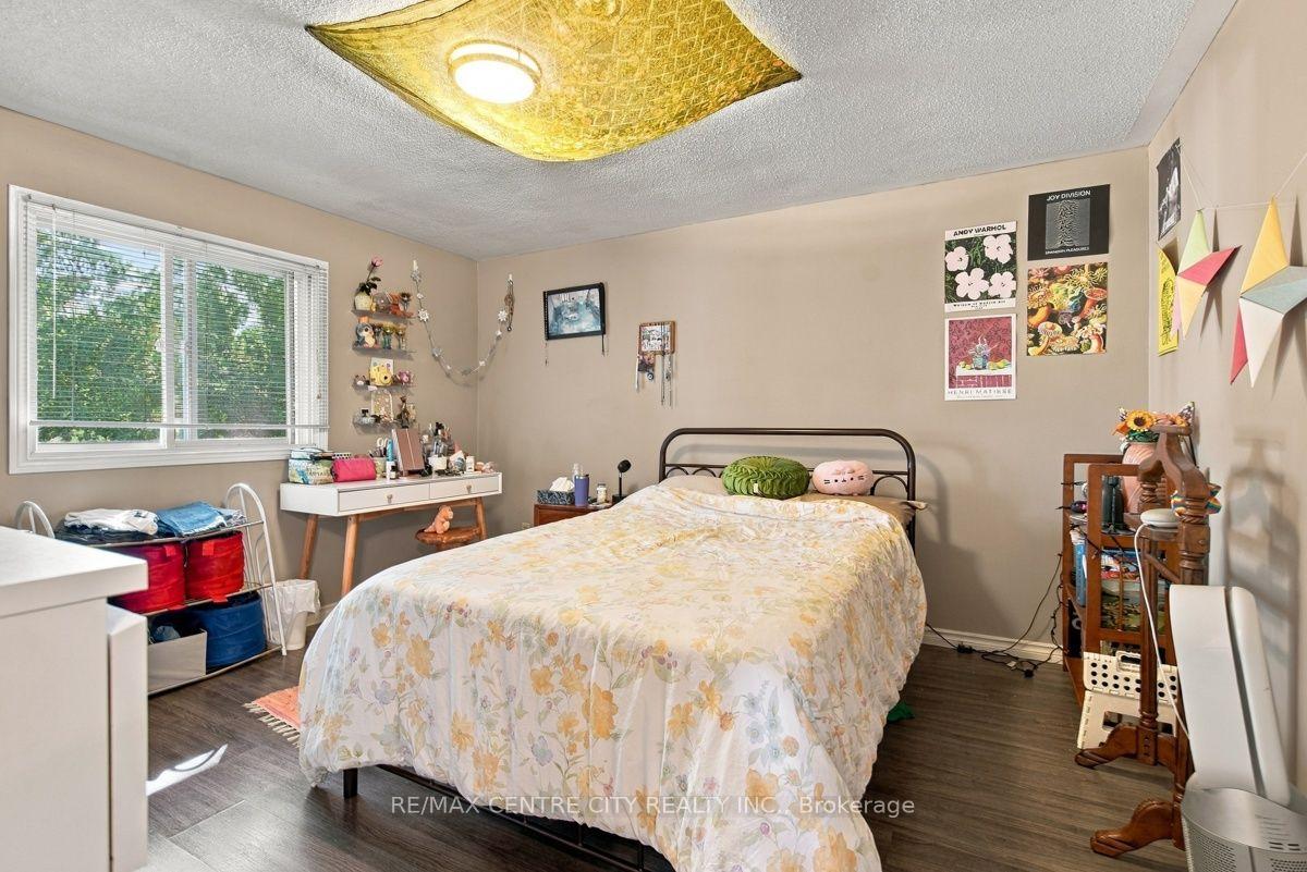 Photo 24 of 215 Walmer Grove, London, North K — HOMEH