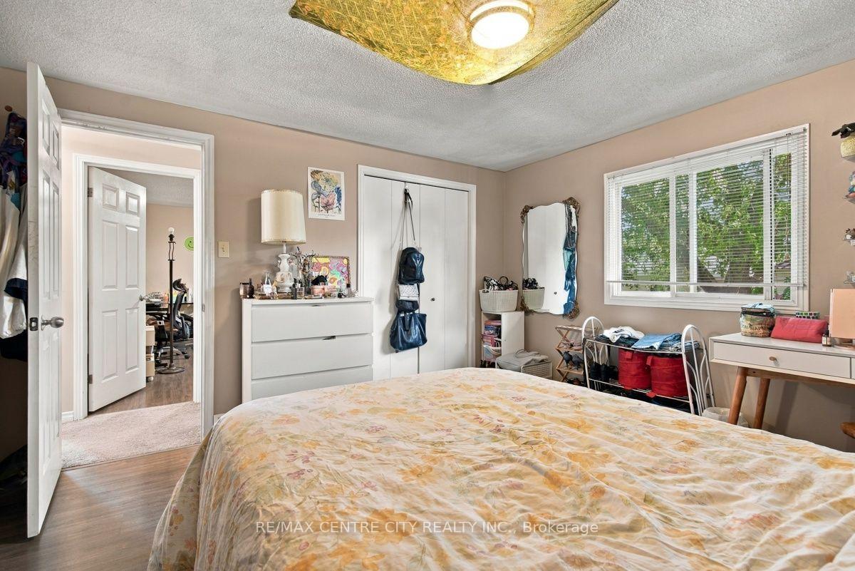 Photo 25 of 215 Walmer Grove, London, North K — HOMEH