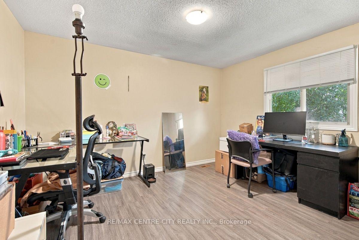 Photo 26 of 215 Walmer Grove, London, North K — HOMEH