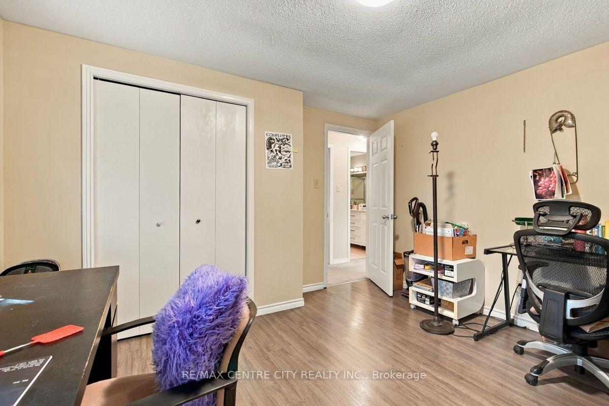 Photo 27 of 215 Walmer Grove, London, North K — HOMEH
