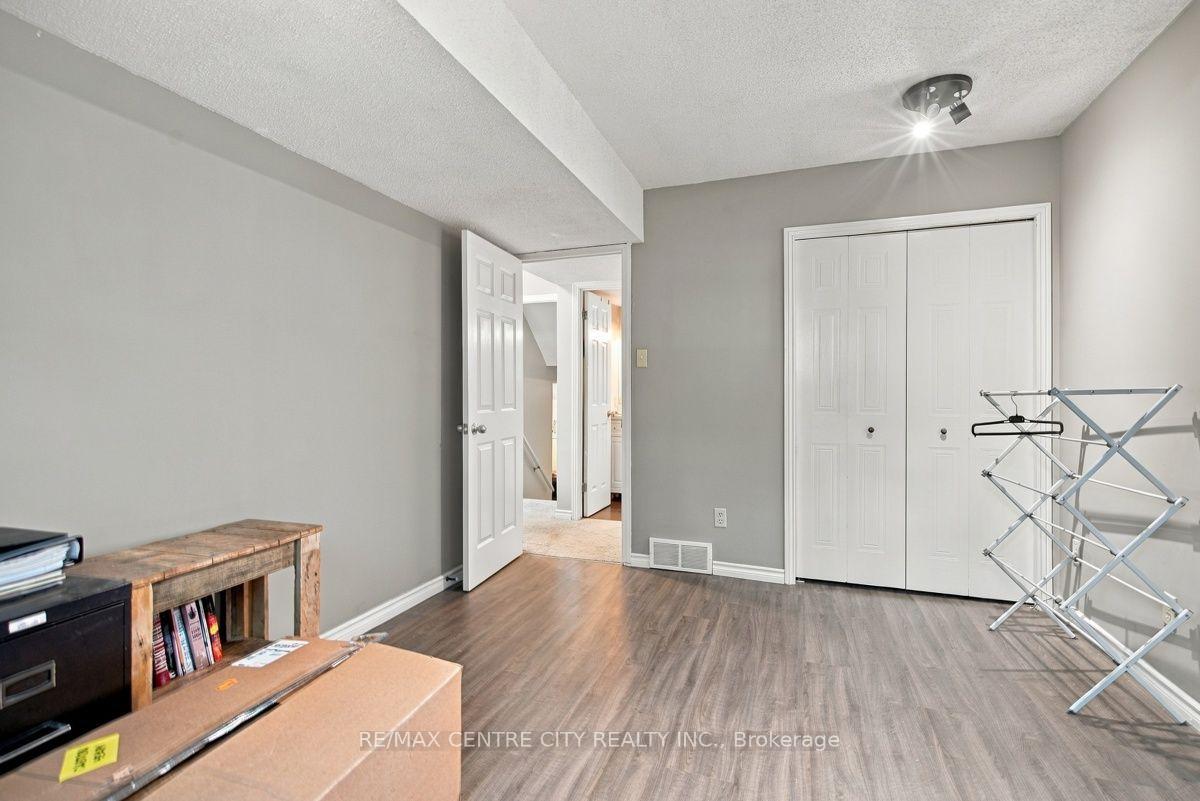 Photo 32 of 215 Walmer Grove, London, North K — HOMEH