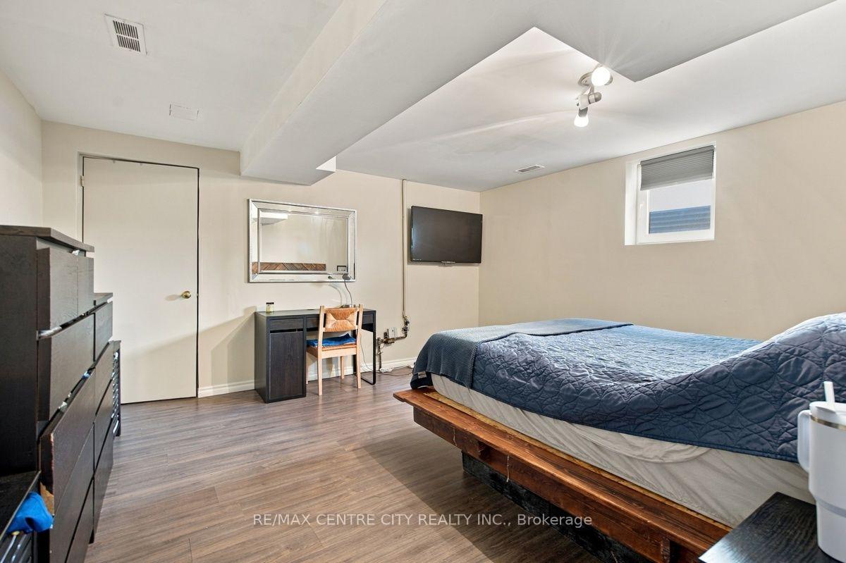 Photo 34 of 215 Walmer Grove, London, North K — HOMEH