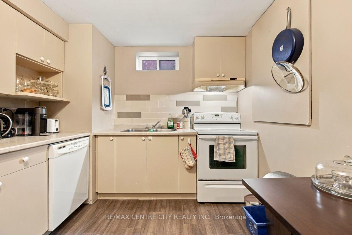 Photo 37 of 215 Walmer Grove, London, North K — HOMEH
