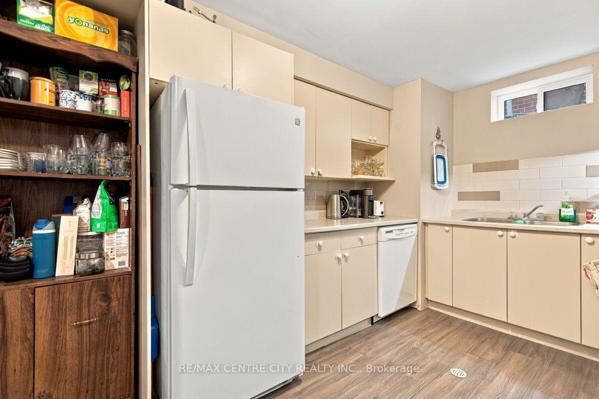Photo 38 of 215 Walmer Grove, London, North K — HOMEH