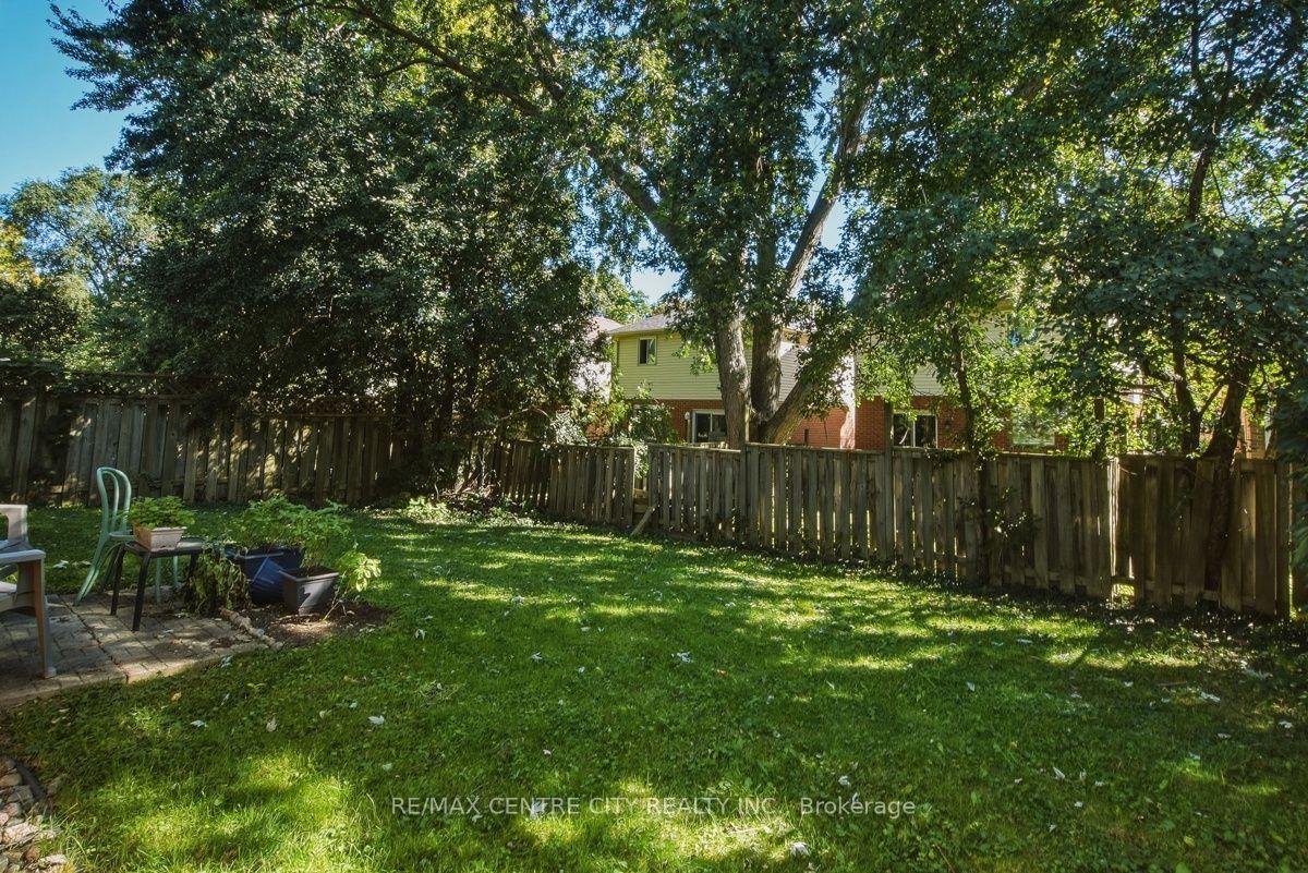 Photo 43 of 215 Walmer Grove, London, North K — HOMEH