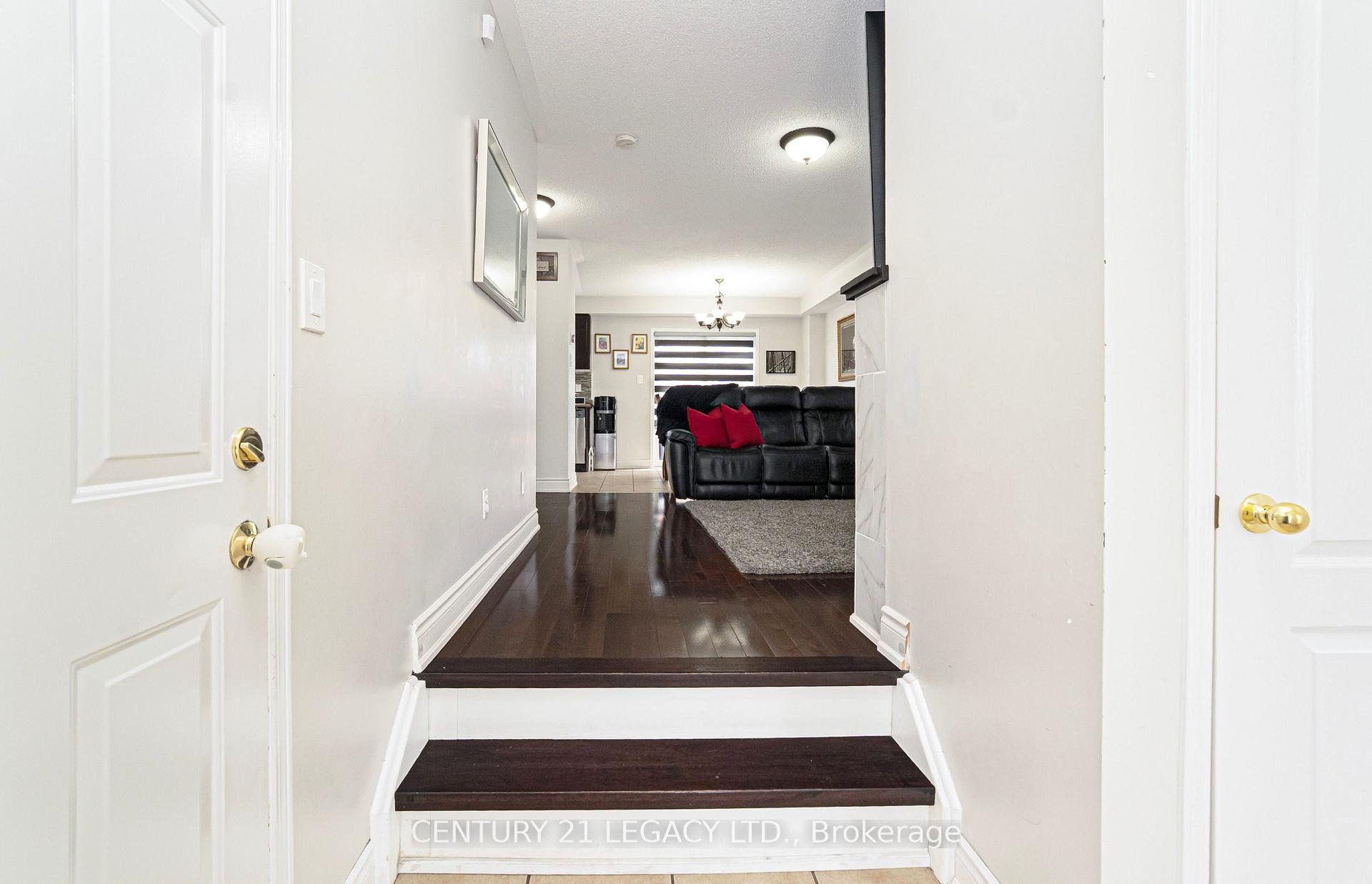 Photo 9 of 131 Sugarhill Drive, Brampton, Fletcher's Meadow — HOMEH