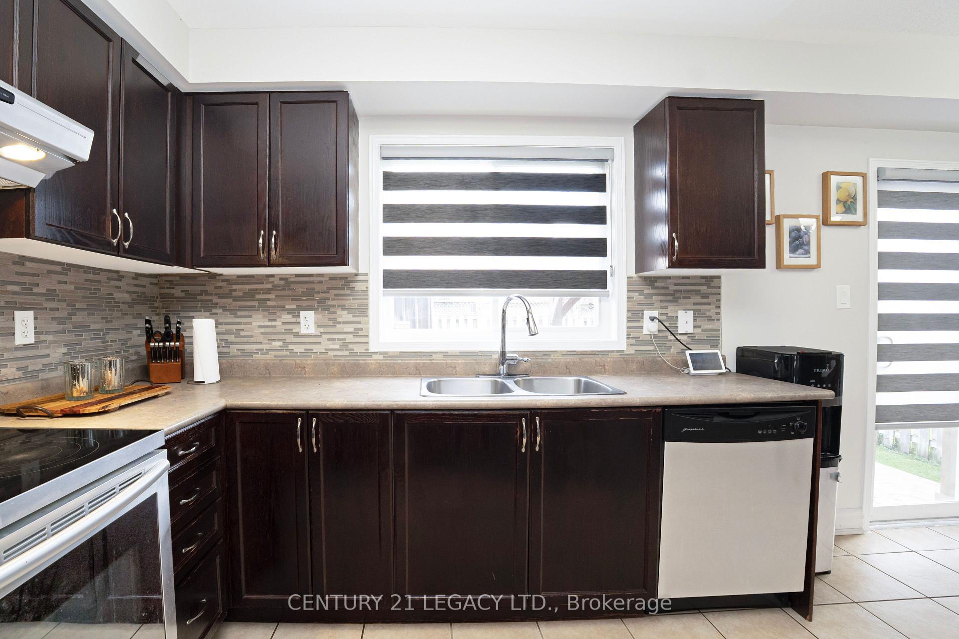 Photo 17 of 131 Sugarhill Drive, Brampton, Fletcher's Meadow — HOMEH