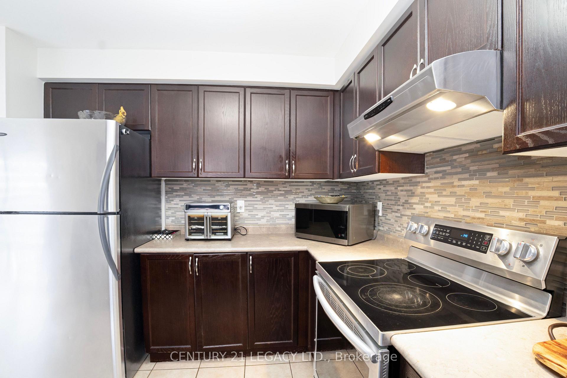 Photo 18 of 131 Sugarhill Drive, Brampton, Fletcher's Meadow — HOMEH