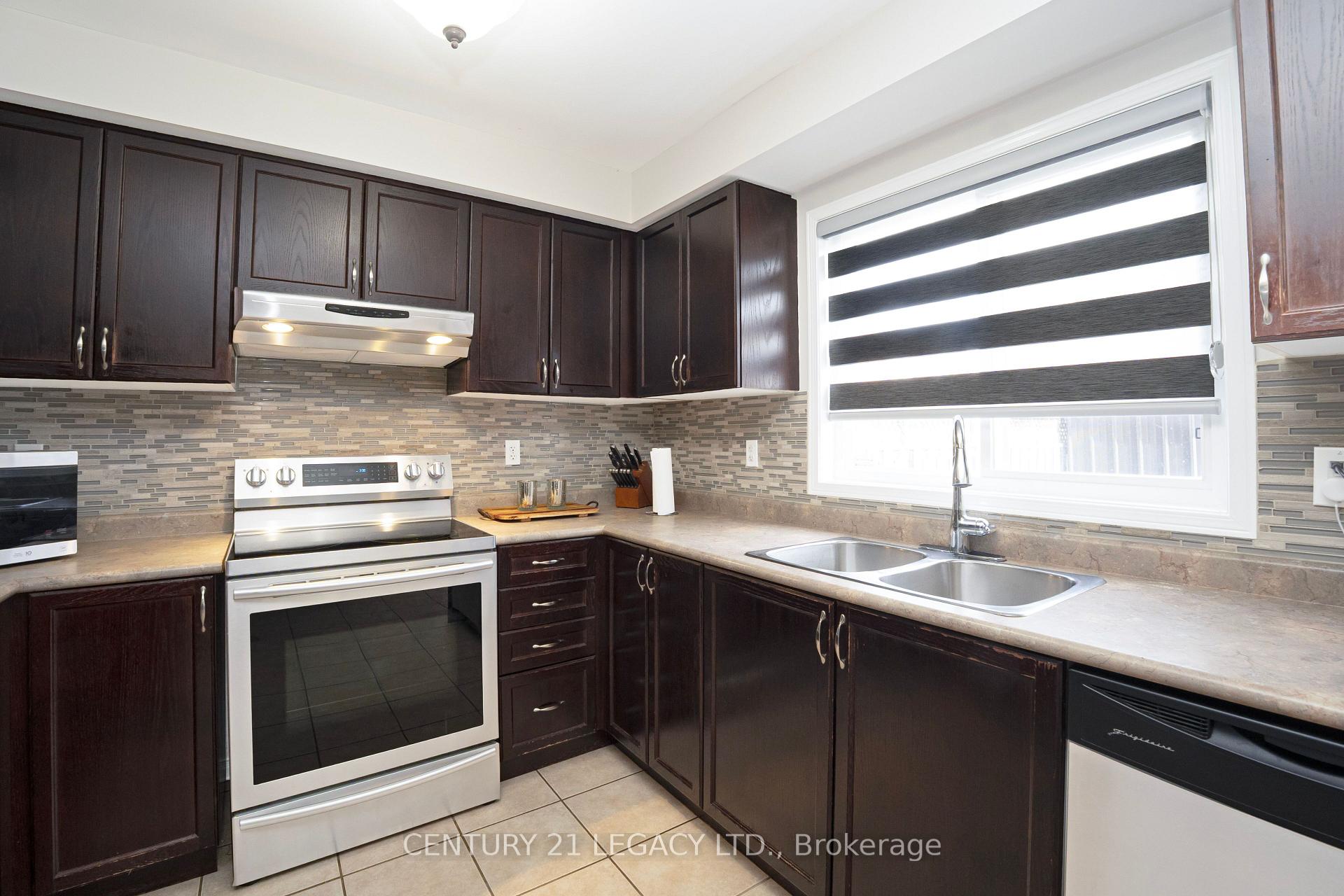 Photo 19 of 131 Sugarhill Drive, Brampton, Fletcher's Meadow — HOMEH