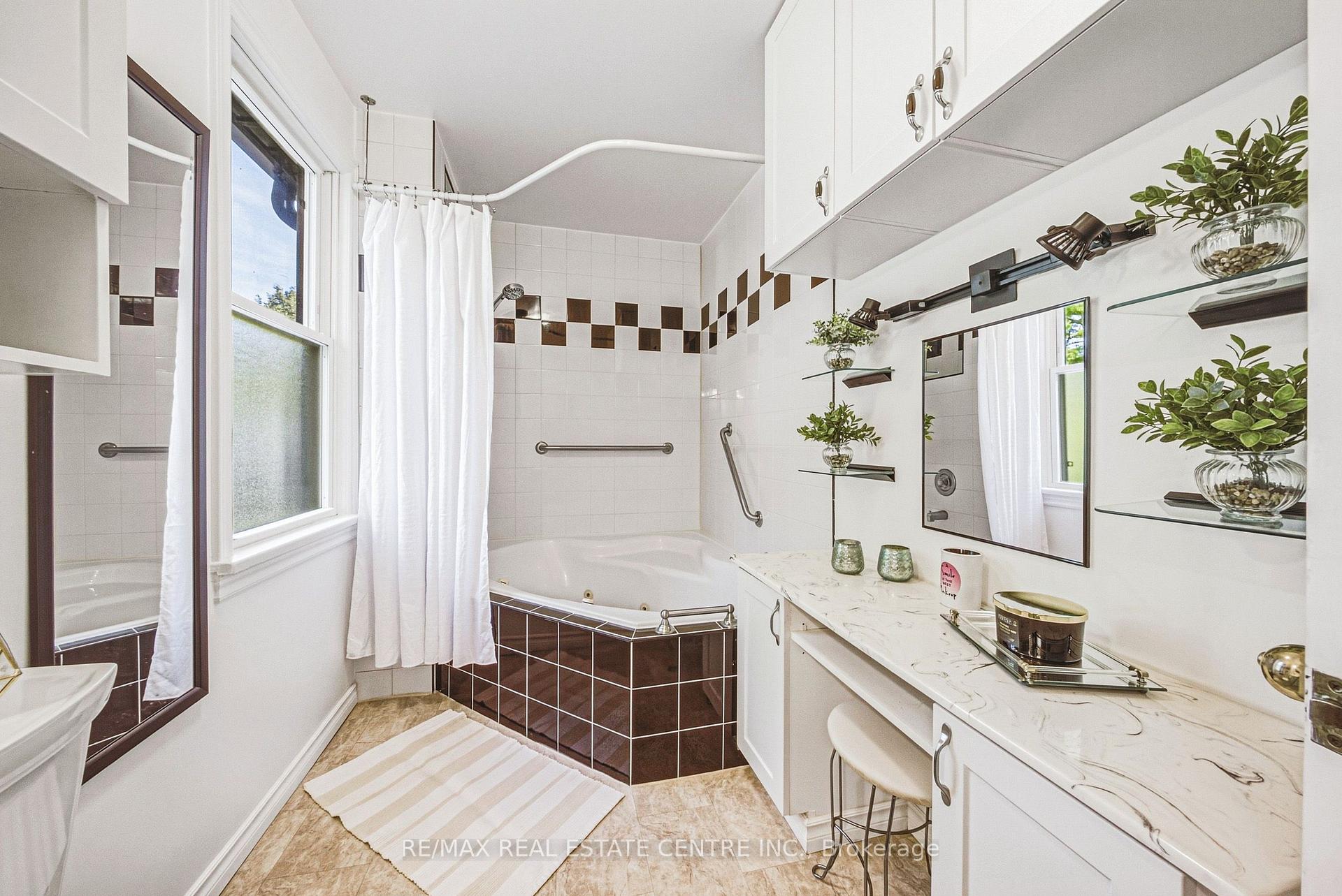 Photo 16 of 950 Hamilton Street, Cambridge, Preston South — HOMEH