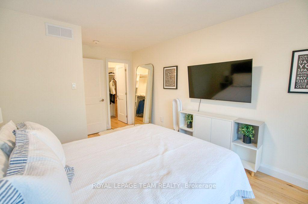 Photo 24 of 49 Aylen Avenue, Ottawa, Woodroffe — HOMEH