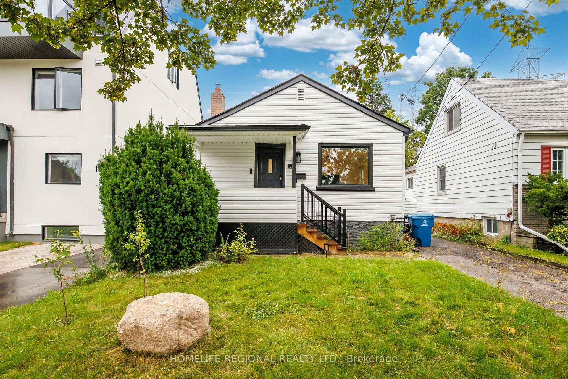 Photo 3 of Unit Main Level, 21 Acorn Avenue, Etobicoke, Islington-City Centre West — HOMEH