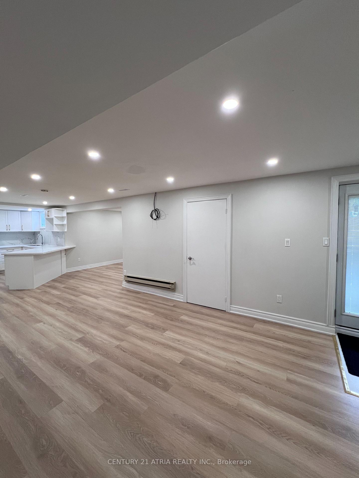 Photo 2 of Unit Lower, 118 Beckenridge Drive, Markham, Milliken Mills East — HOMEH