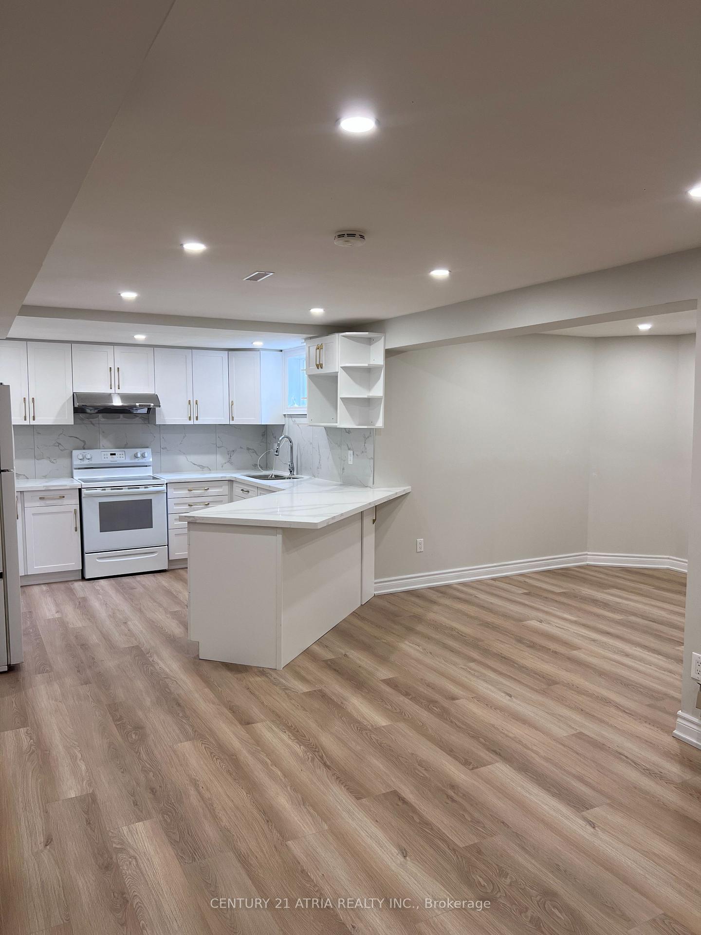 Photo 5 of Unit Lower, 118 Beckenridge Drive, Markham, Milliken Mills East — HOMEH