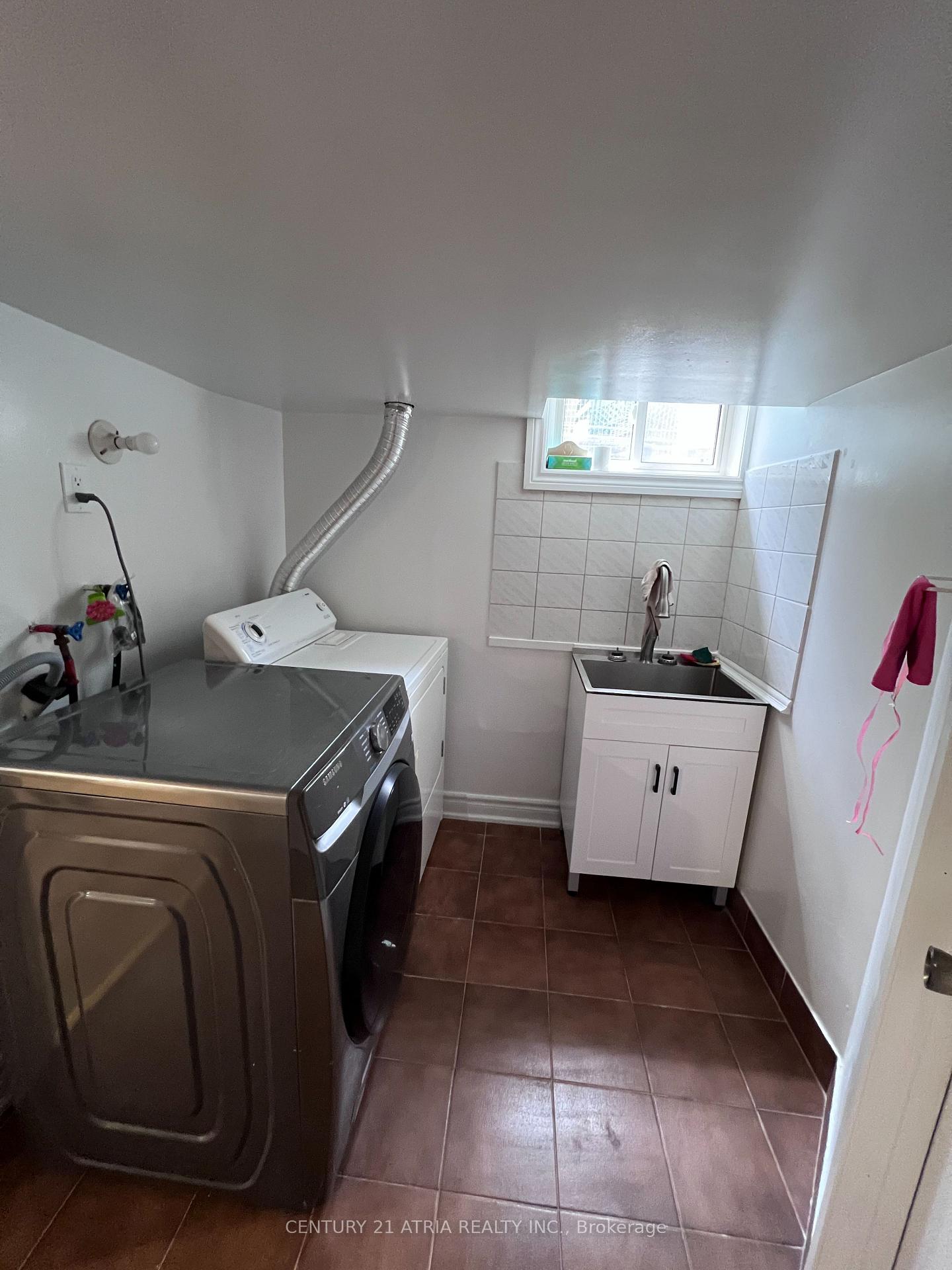 Photo 18 of Unit Lower, 118 Beckenridge Drive, Markham, Milliken Mills East — HOMEH