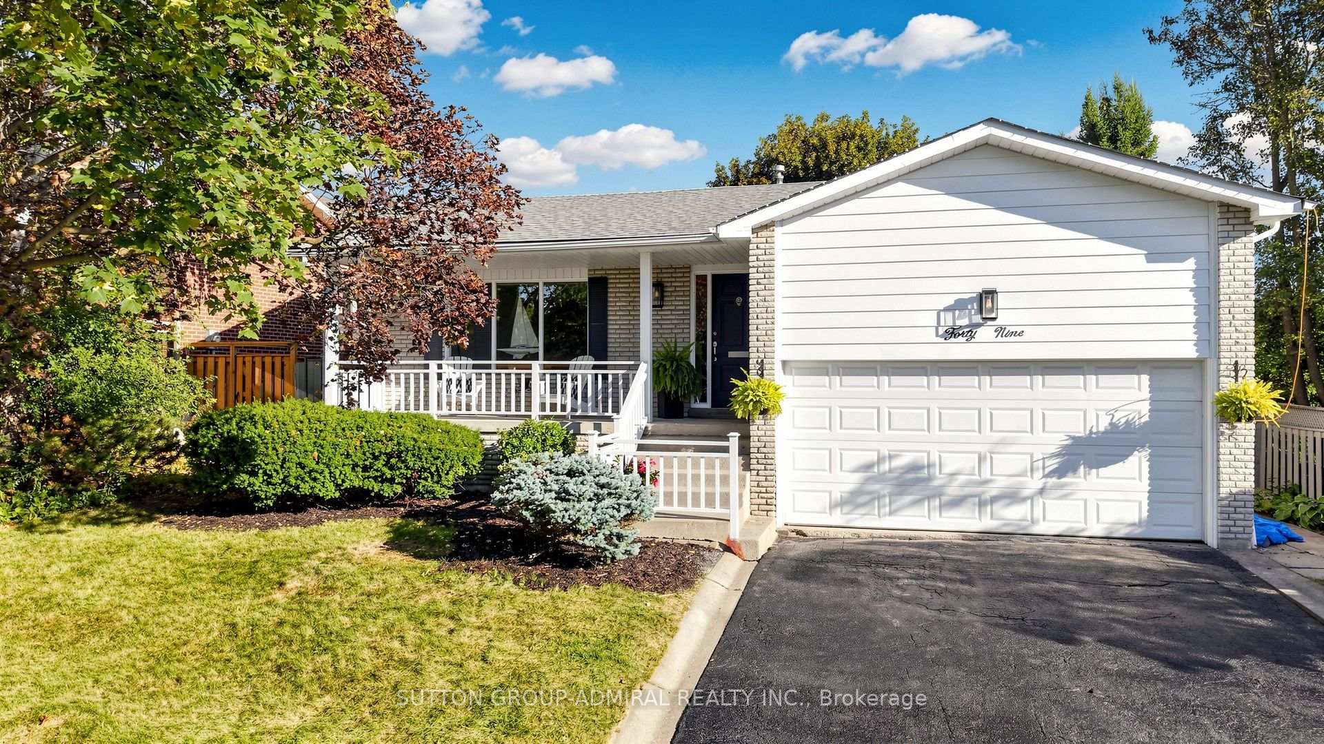 Photo 3 of 49 Stornoway Crescent, Markham, Royal Orchard — HOMEH