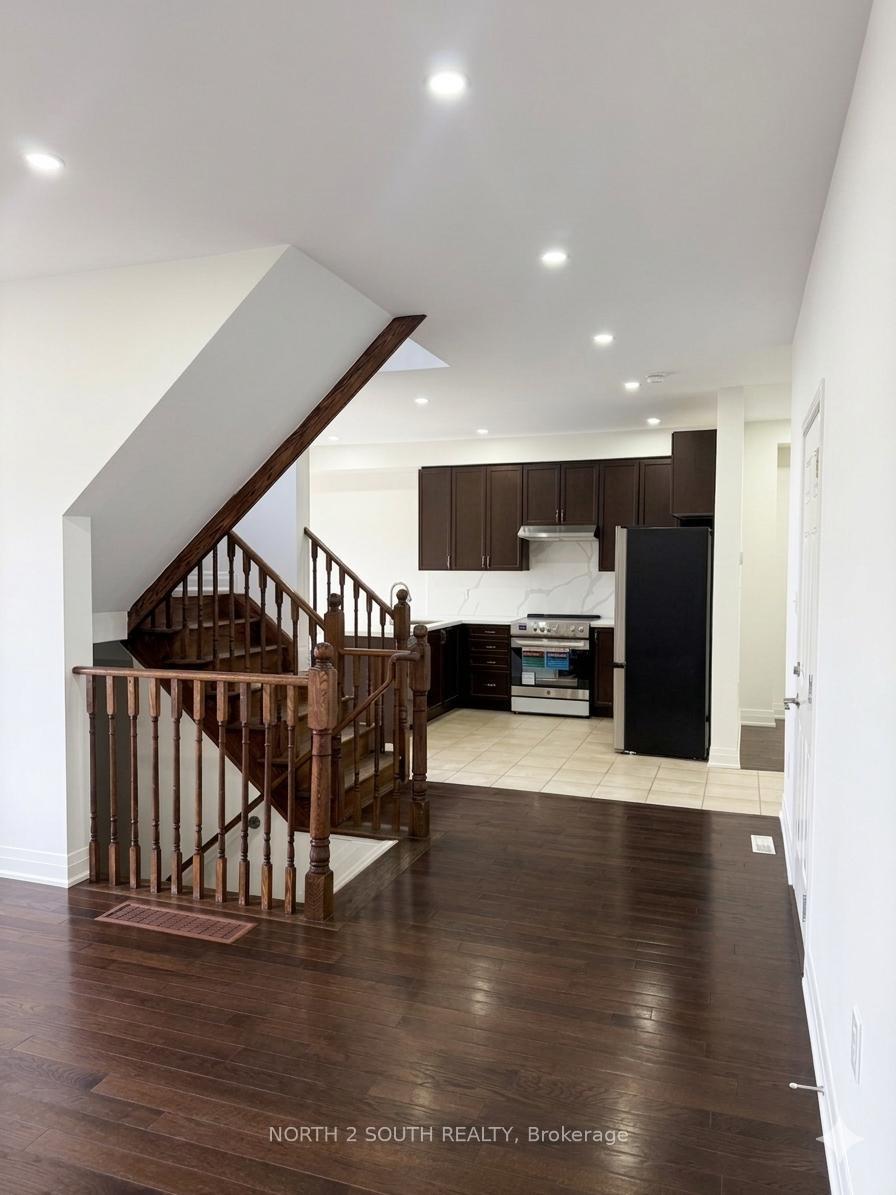 Photo 5 of Unit Upper, 2271 Whitewood Crescent, Innisfil, Alcona — HOMEH