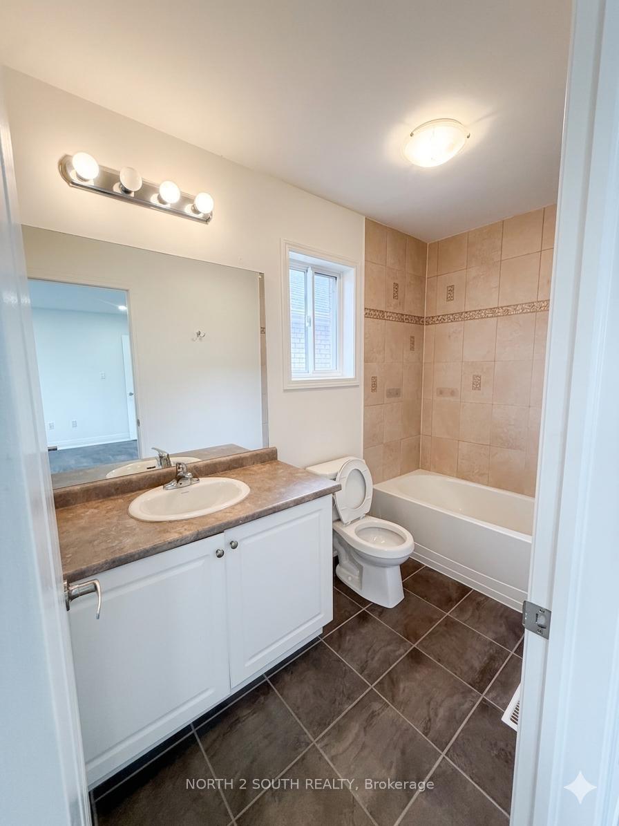 Photo 9 of Unit Upper, 2271 Whitewood Crescent, Innisfil, Alcona — HOMEH