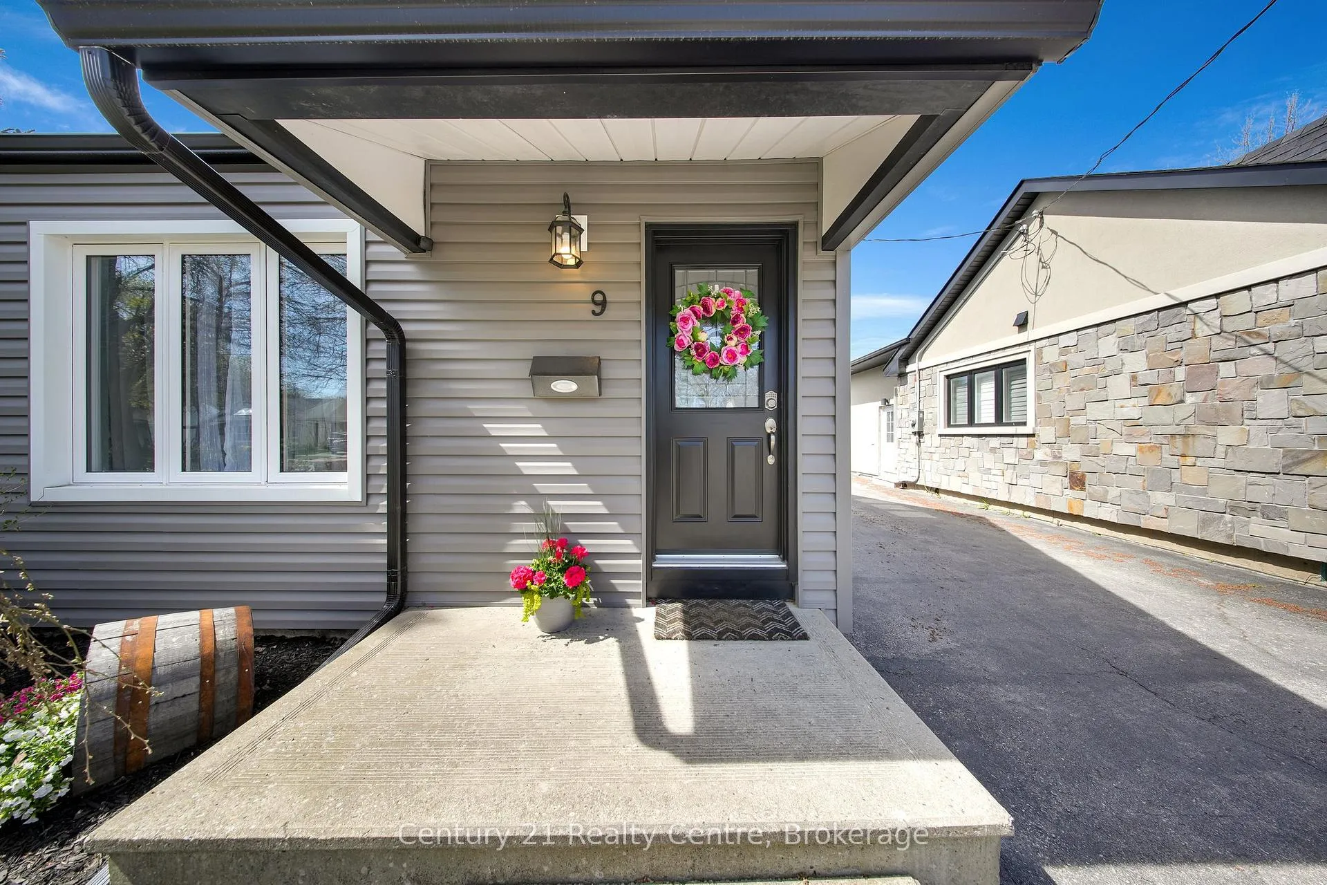Photo 1 of 9 Sunset Boulevard, Brampton, Brampton West — HOMEH
