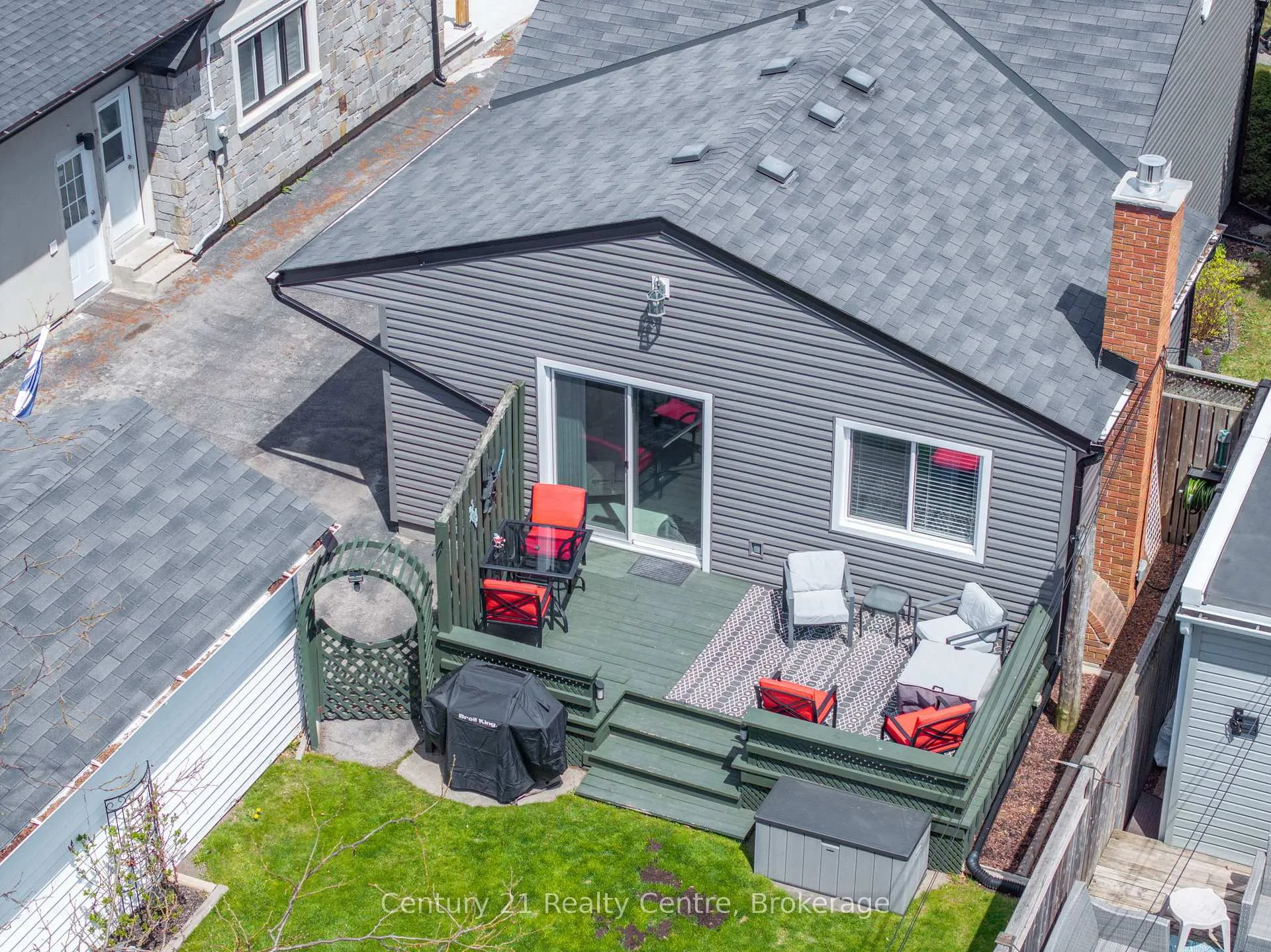 Photo 2 of 9 Sunset Boulevard, Brampton, Brampton West — HOMEH