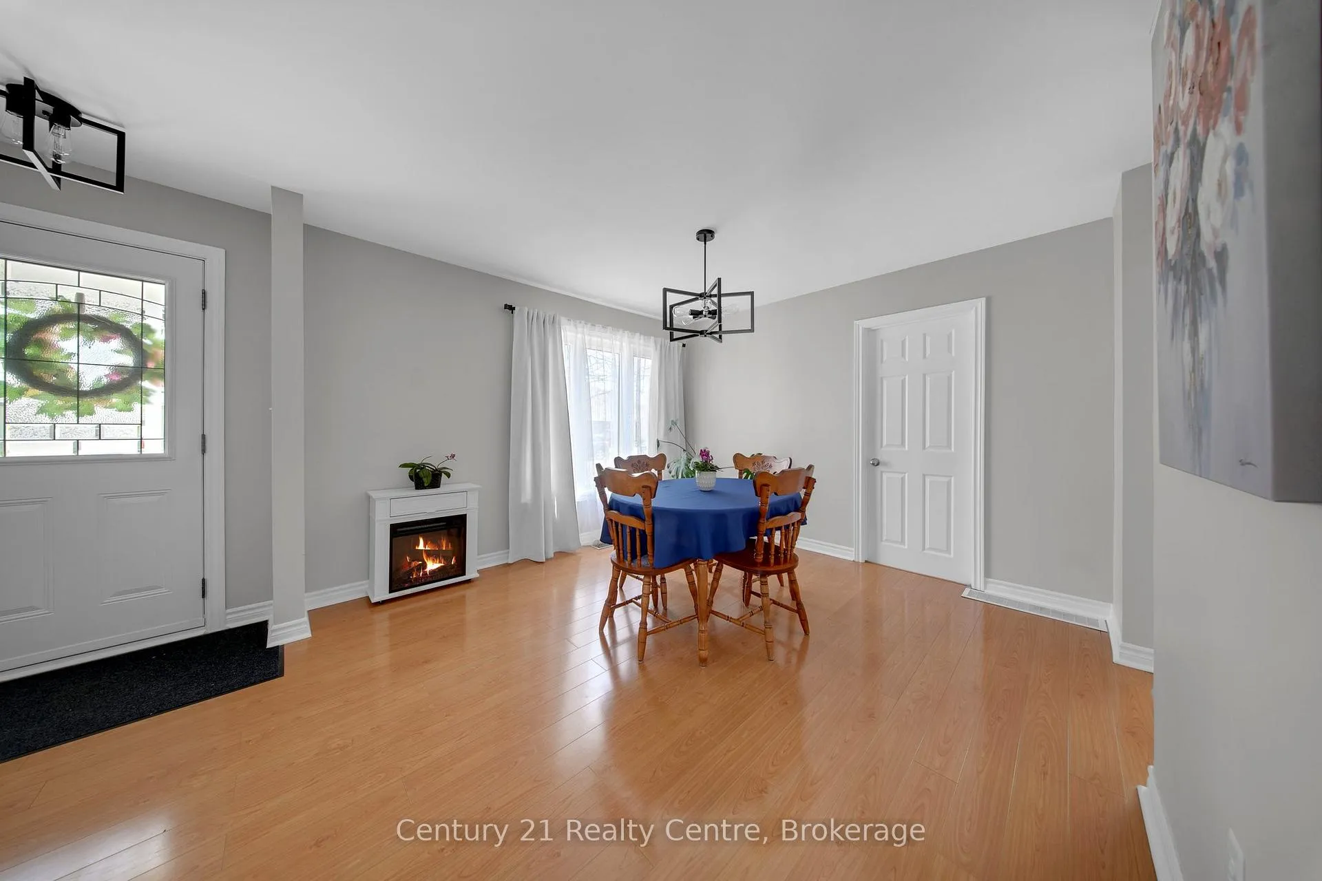 Photo 9 of 9 Sunset Boulevard, Brampton, Brampton West — HOMEH