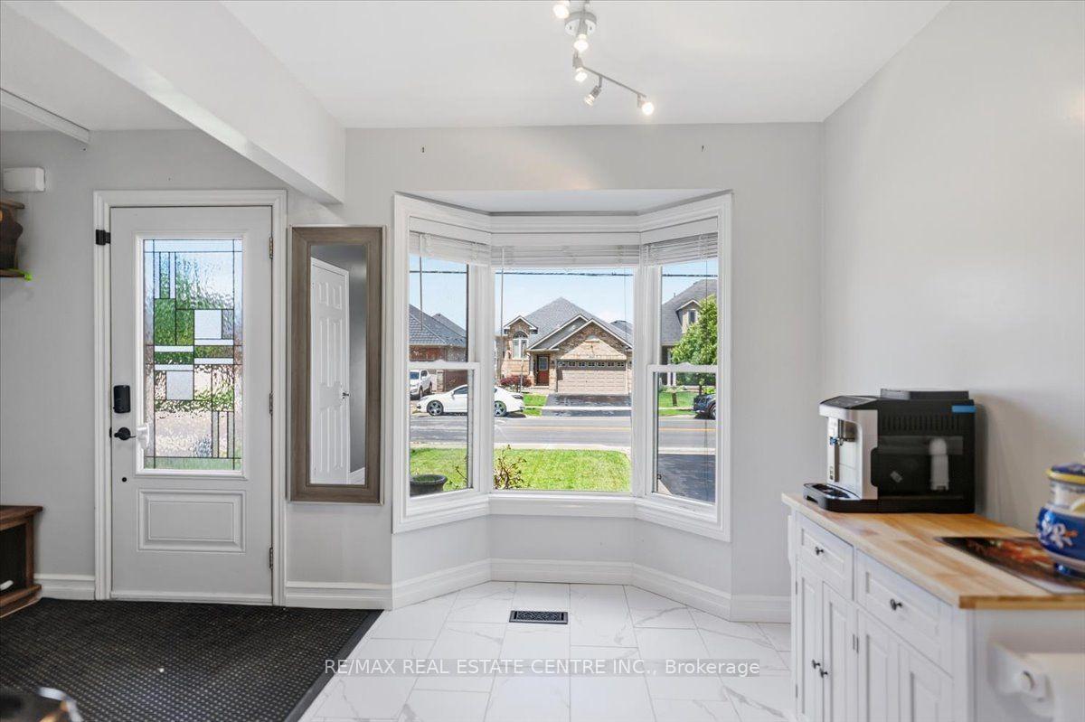 Photo 4 of 4804 John Street, Lincoln, Beamsville — HOMEH