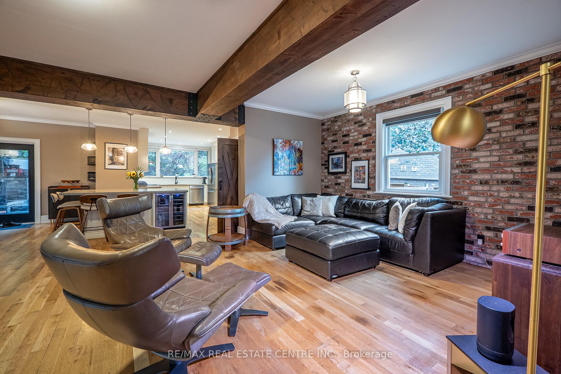 Photo of 283 Plains Road W