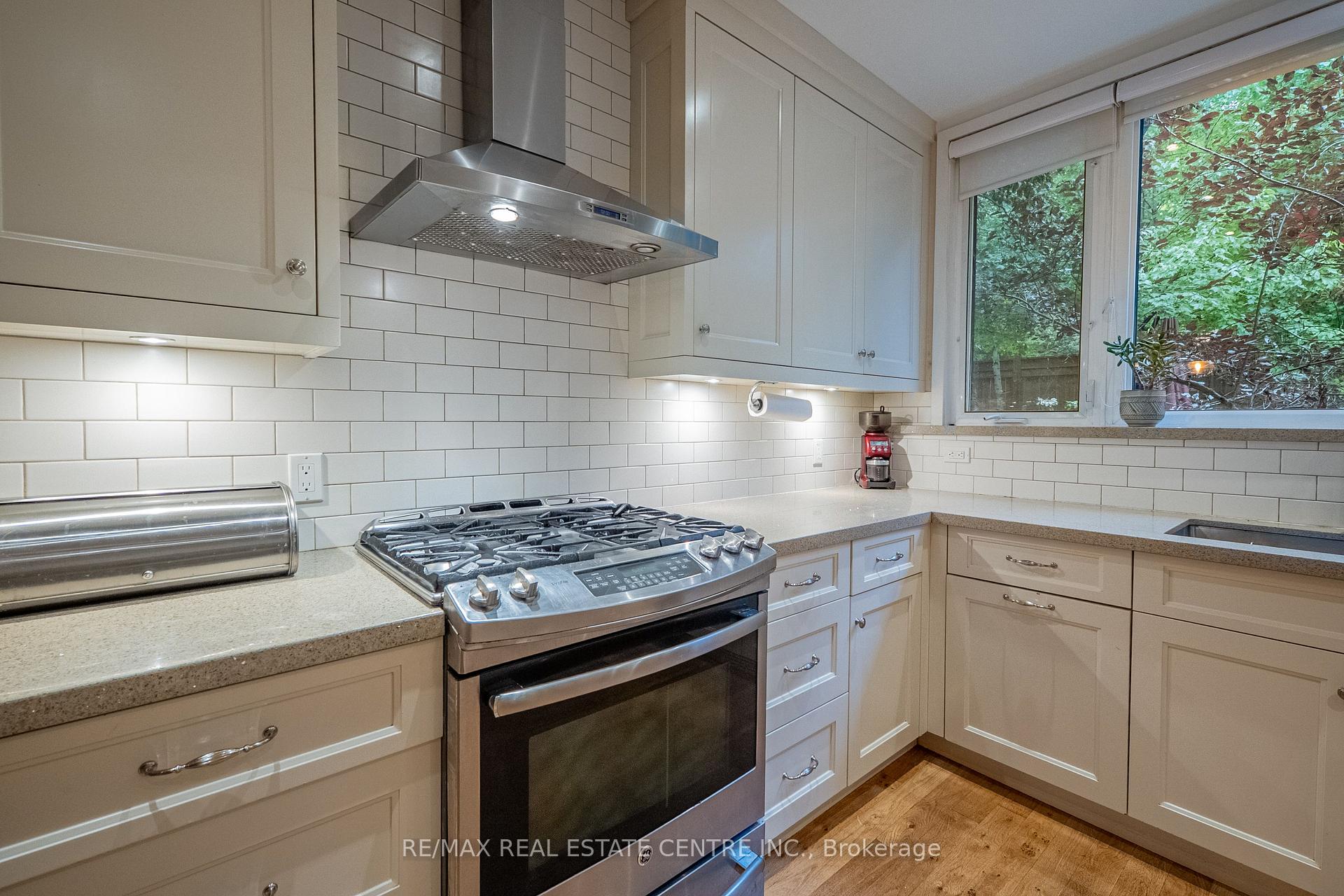 Photo 17 of 283 Plains Road W, Burlington, Bayview — HOMEH
