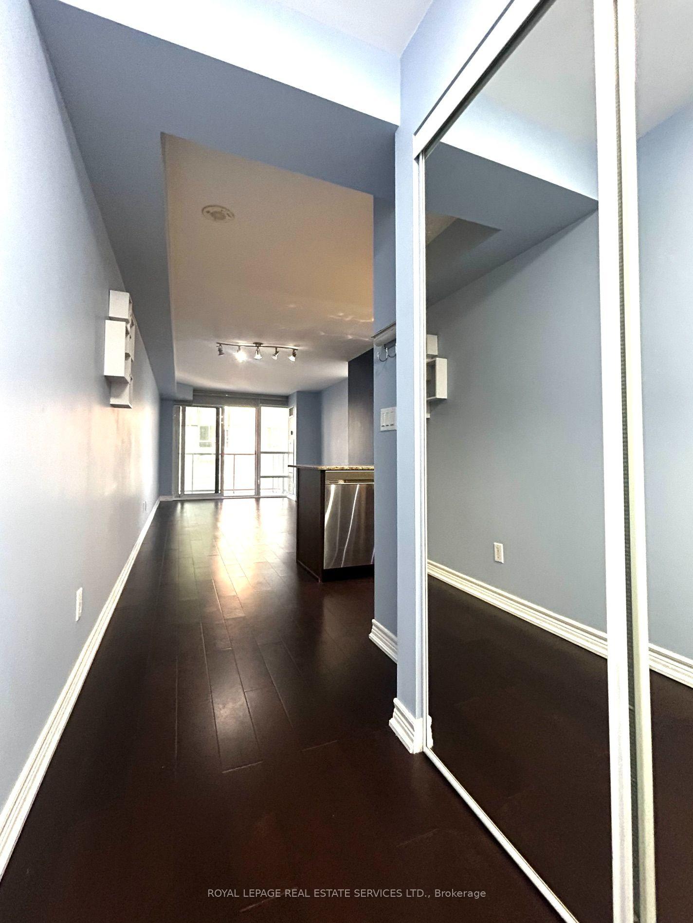 Photo 6 of Unit 408, 761 Bay Street, Toronto, Bay Street Corridor — HOMEH