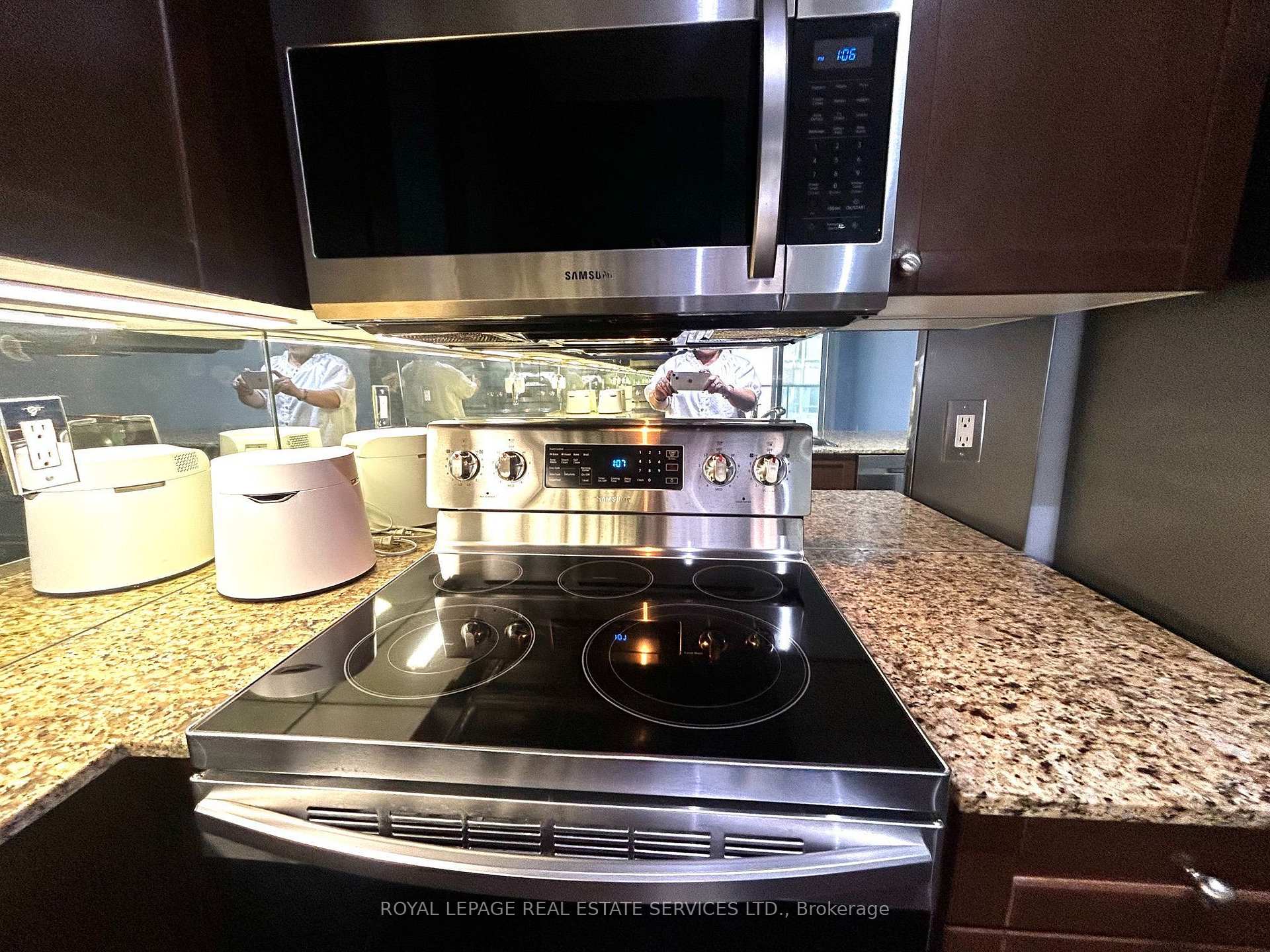 Photo 16 of Unit 408, 761 Bay Street, Toronto, Bay Street Corridor — HOMEH