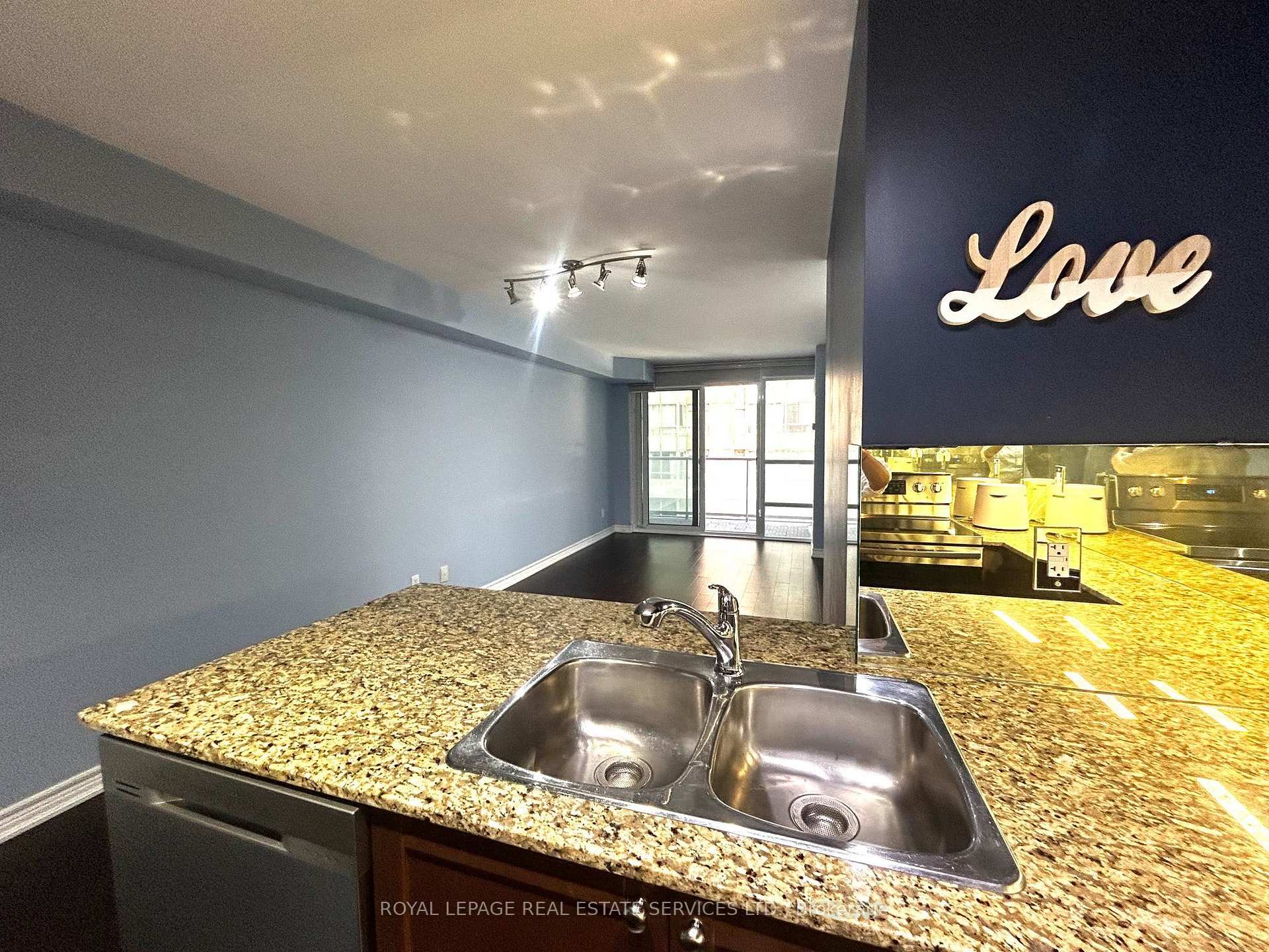 Photo 17 of Unit 408, 761 Bay Street, Toronto, Bay Street Corridor — HOMEH