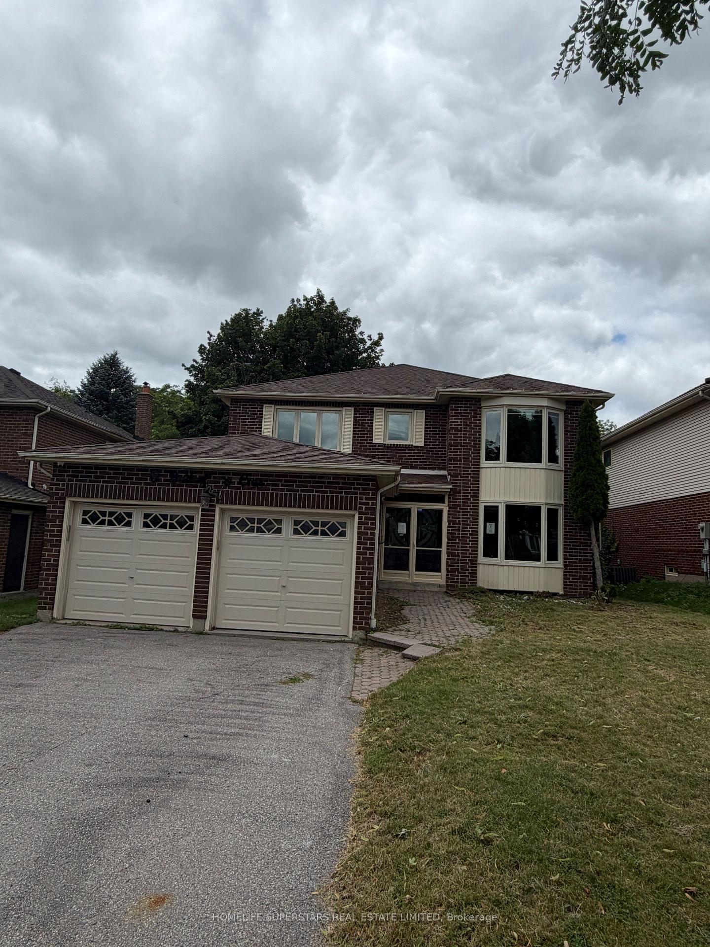 Photo 1 of 8 Butterfield Crescent, Whitby, Rolling Acres — HOMEH