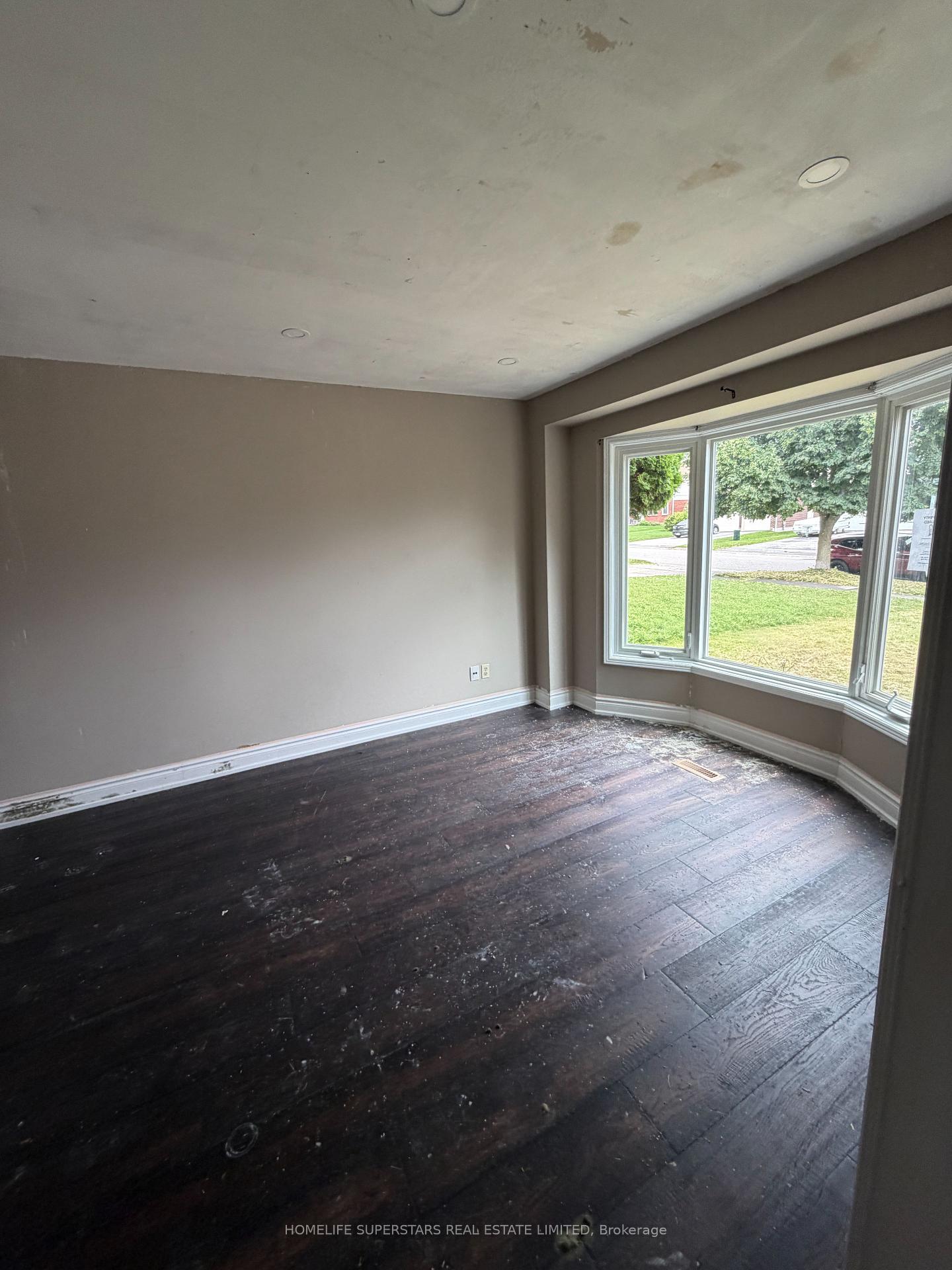 Photo 5 of 8 Butterfield Crescent, Whitby, Rolling Acres — HOMEH