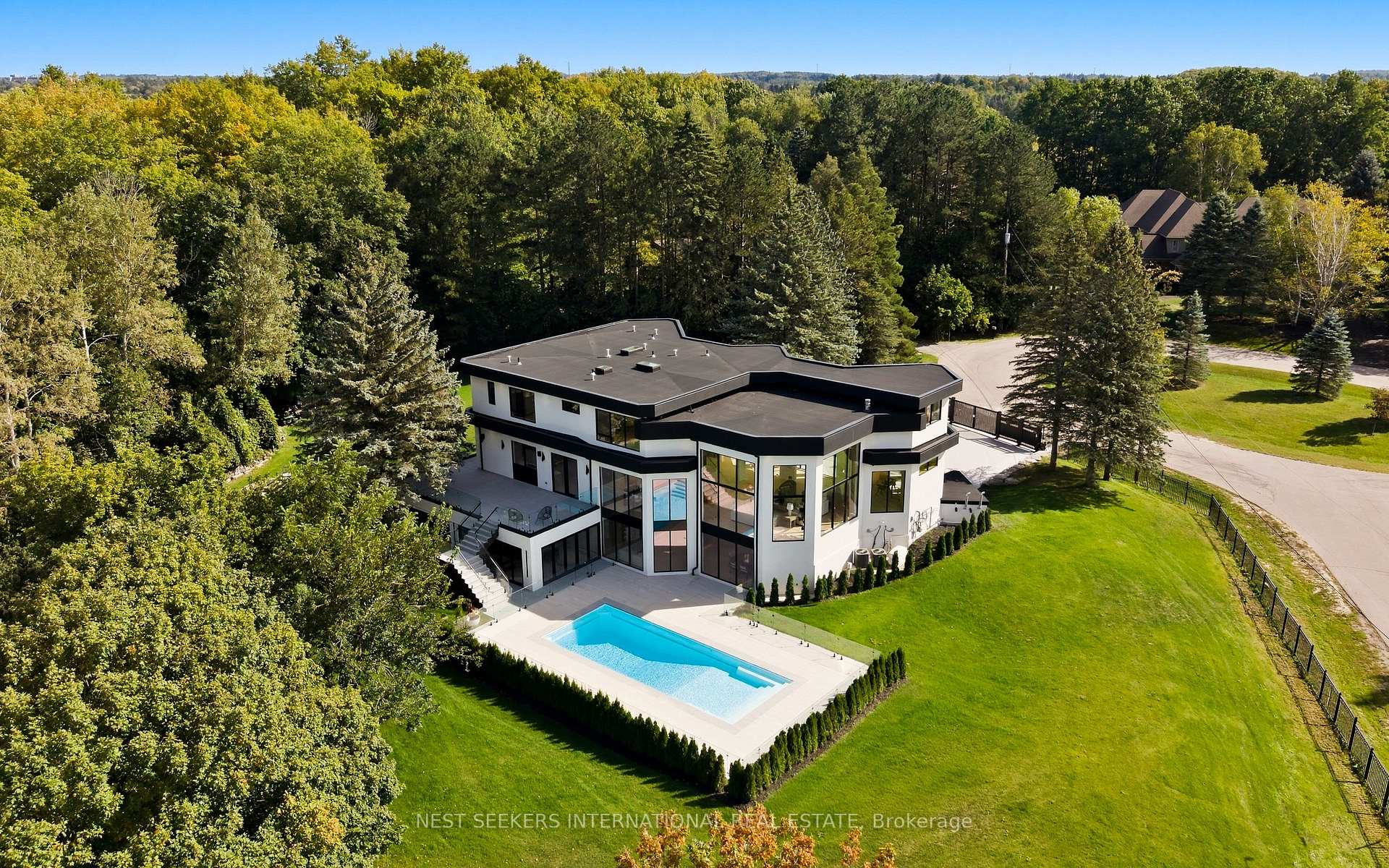 Photo 48 of 2 Champlain Crescent, King, King City — HOMEH