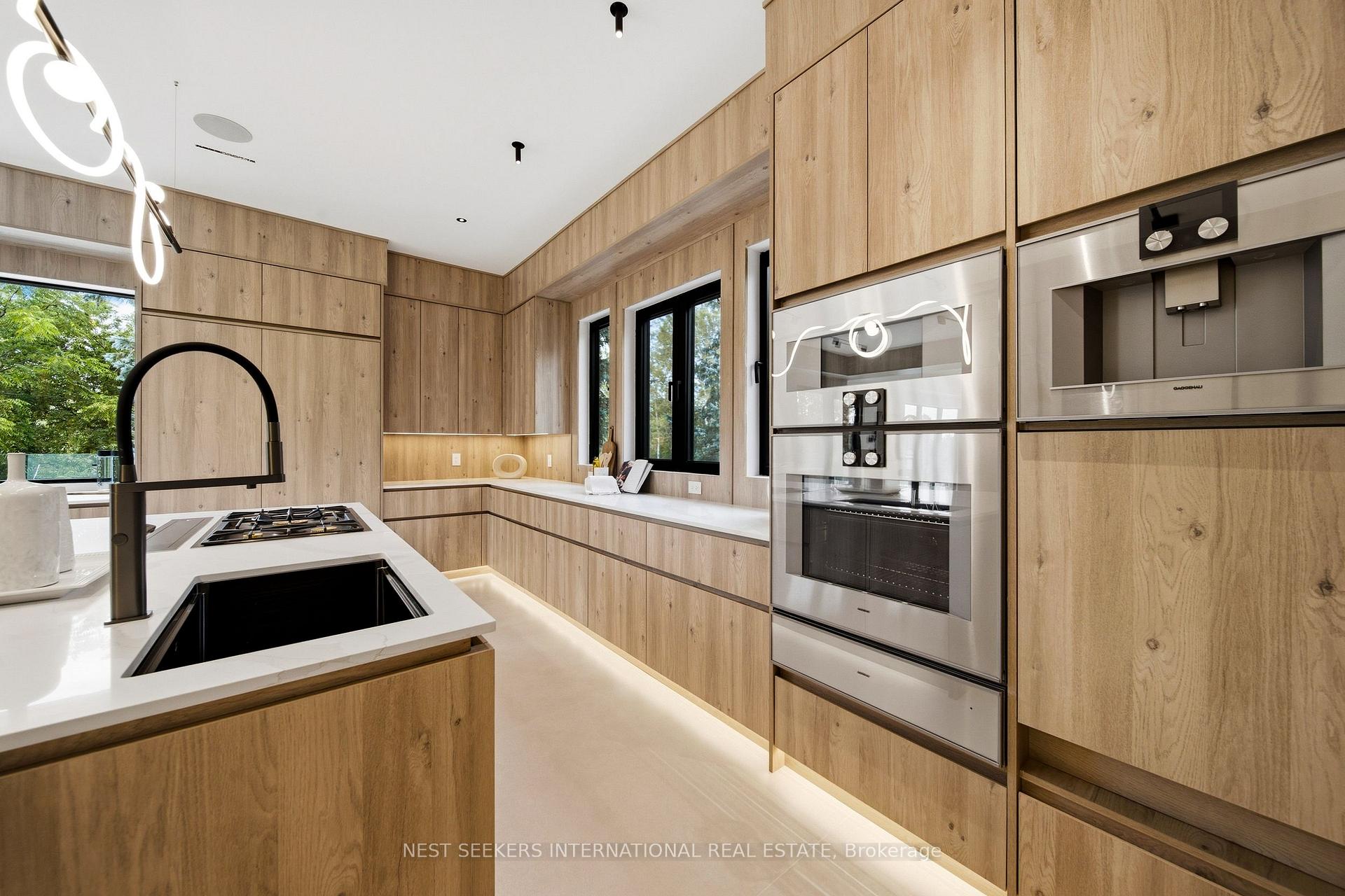 Photo 10 of 2 Champlain Crescent, King, King City — HOMEH