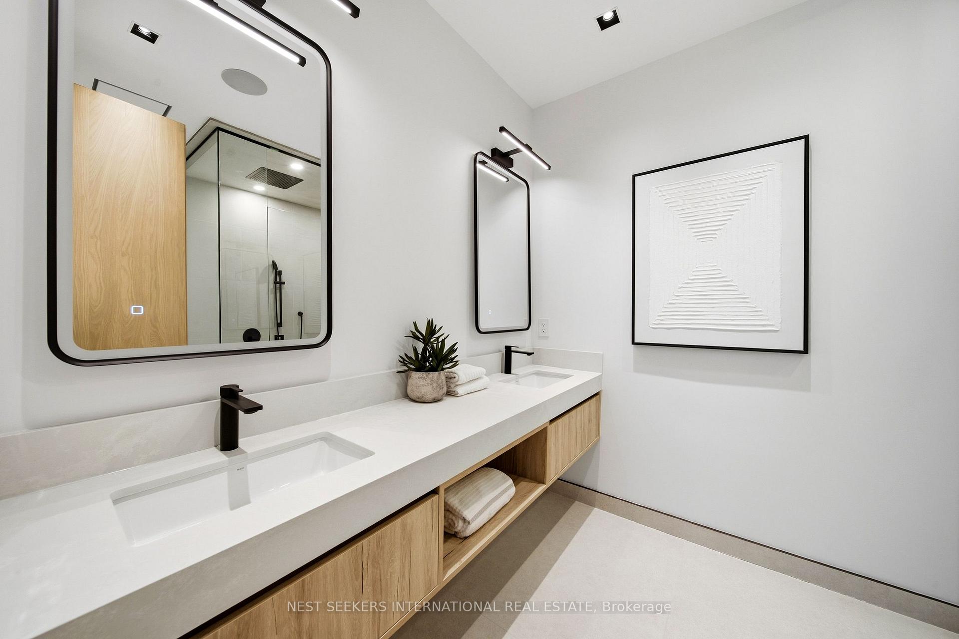 Photo 14 of 2 Champlain Crescent, King, King City — HOMEH