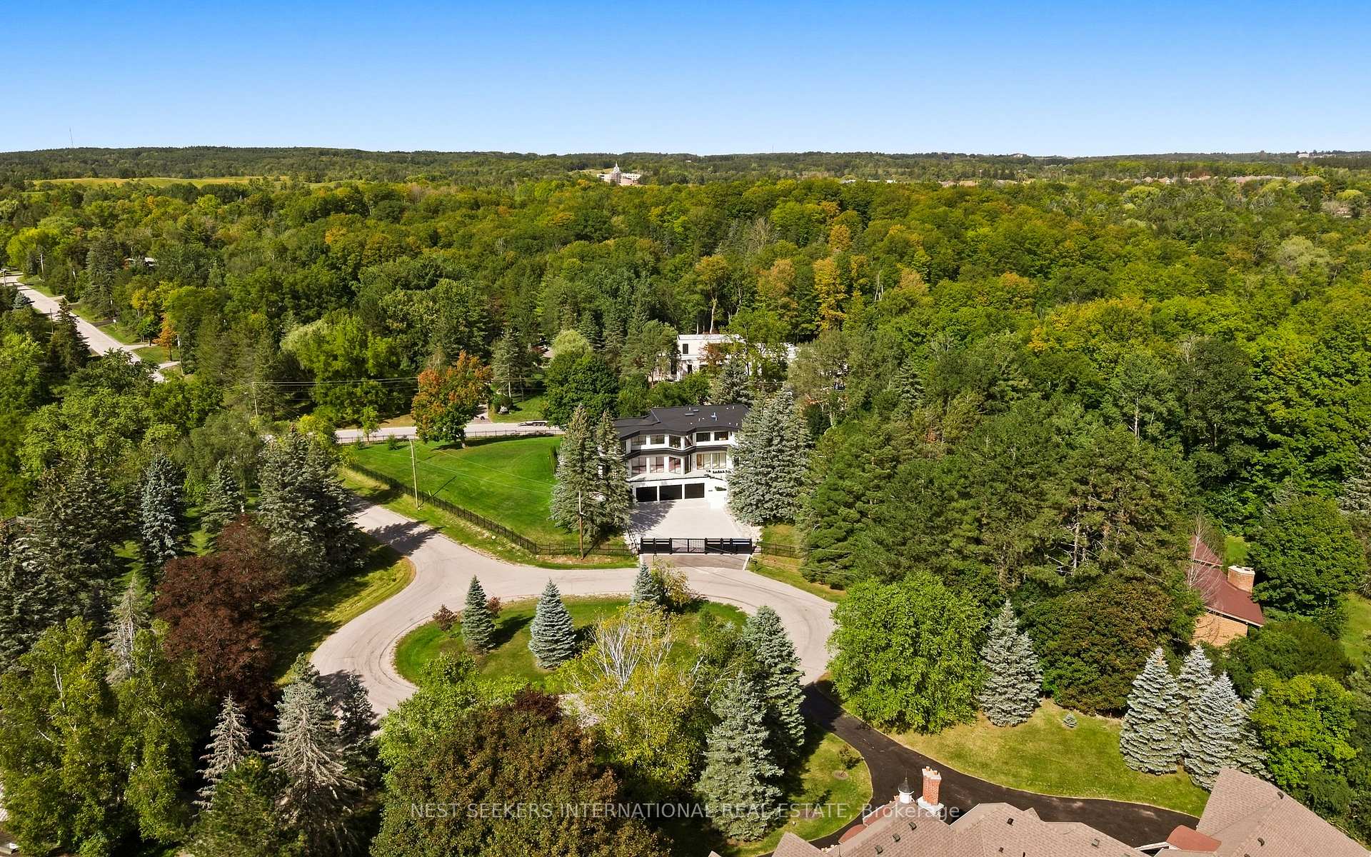 Photo 46 of 2 Champlain Crescent, King, King City — HOMEH