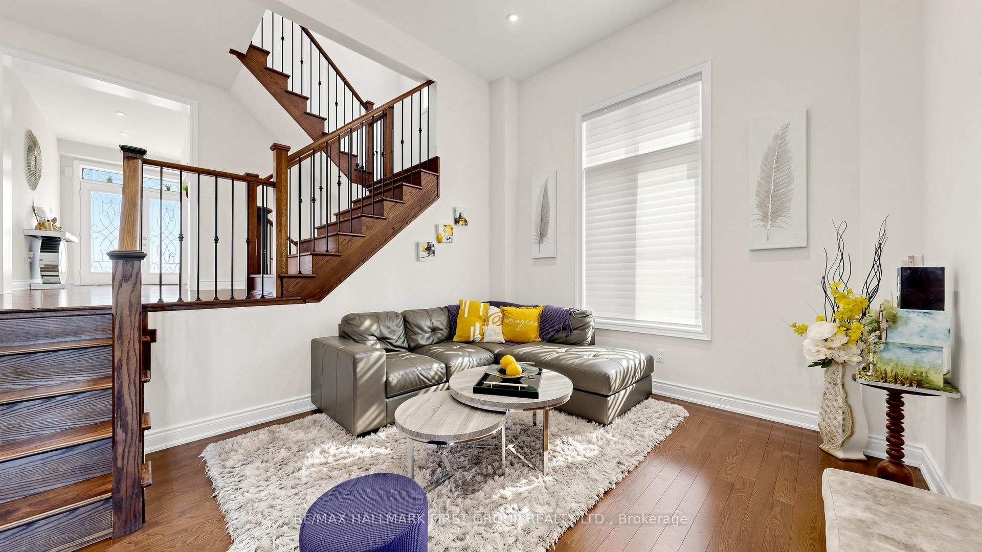 Photo 3 of 40 Hackett Street, East Gwillimbury, Sharon — HOMEH